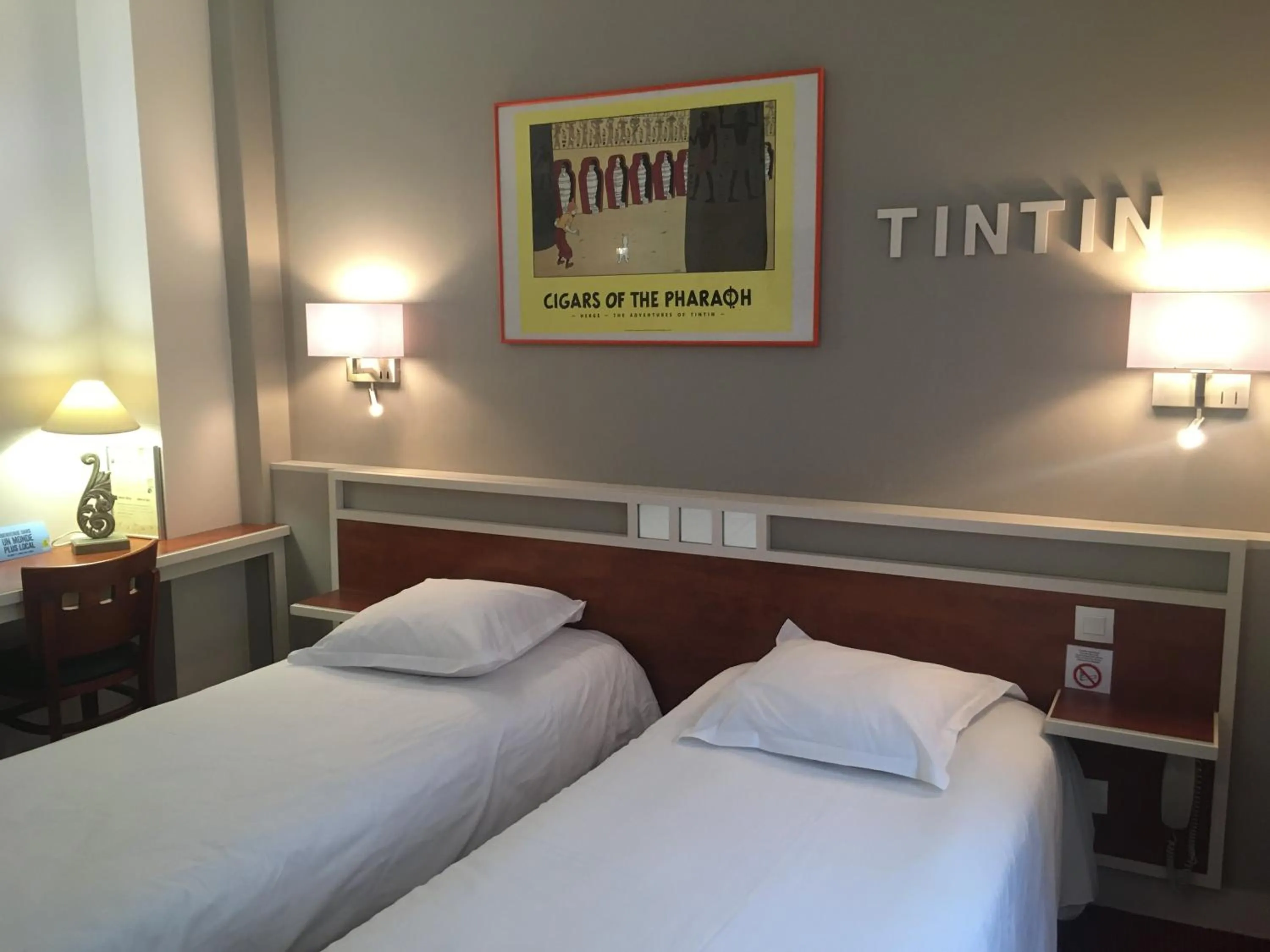 Photo of the whole room, Bed in Logis Hôtel Restaurant LE MONARQUE