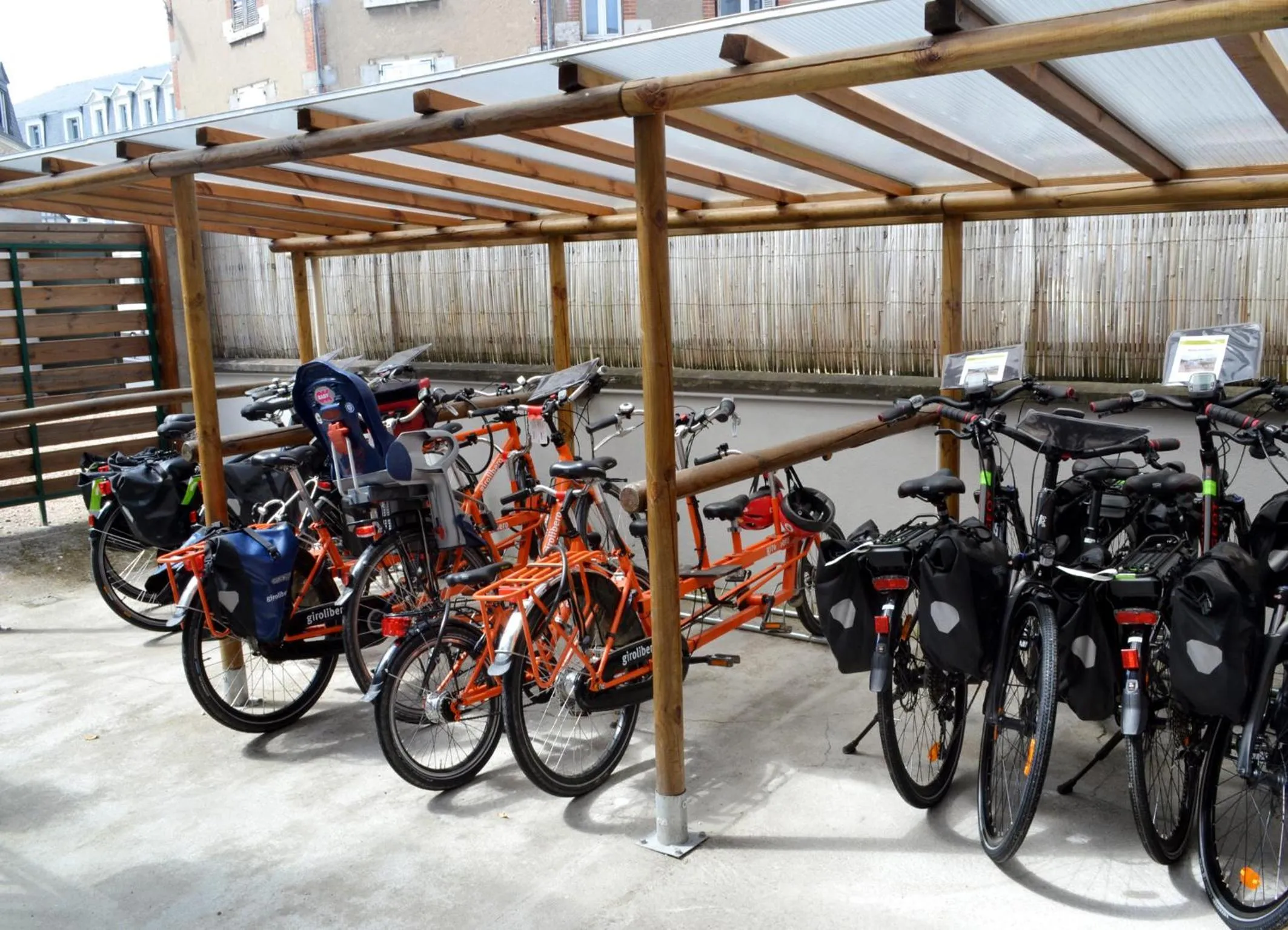 Cycling in Logis Hôtel Restaurant LE MONARQUE