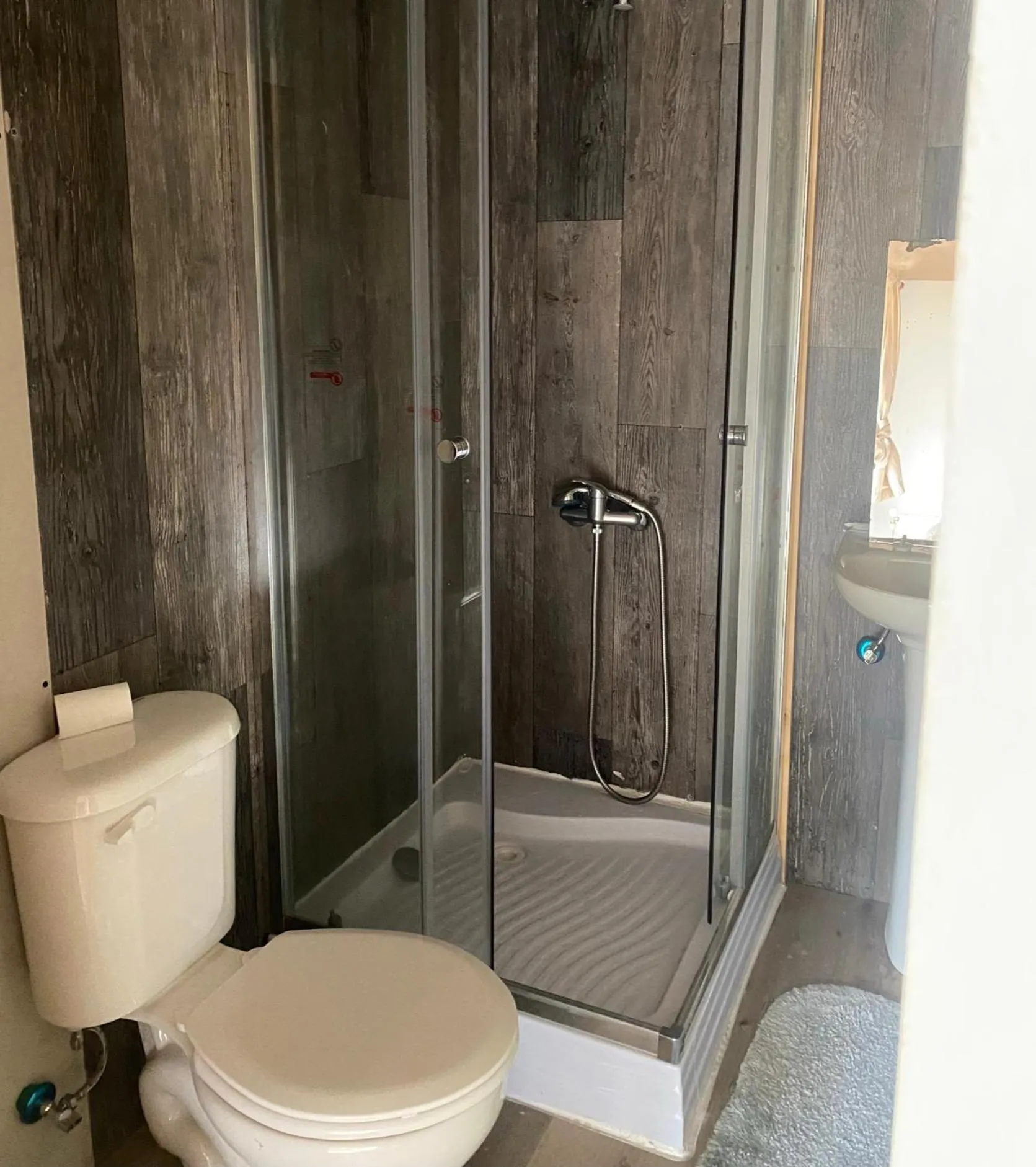 Shower in Casa Balmaceda Backpackers