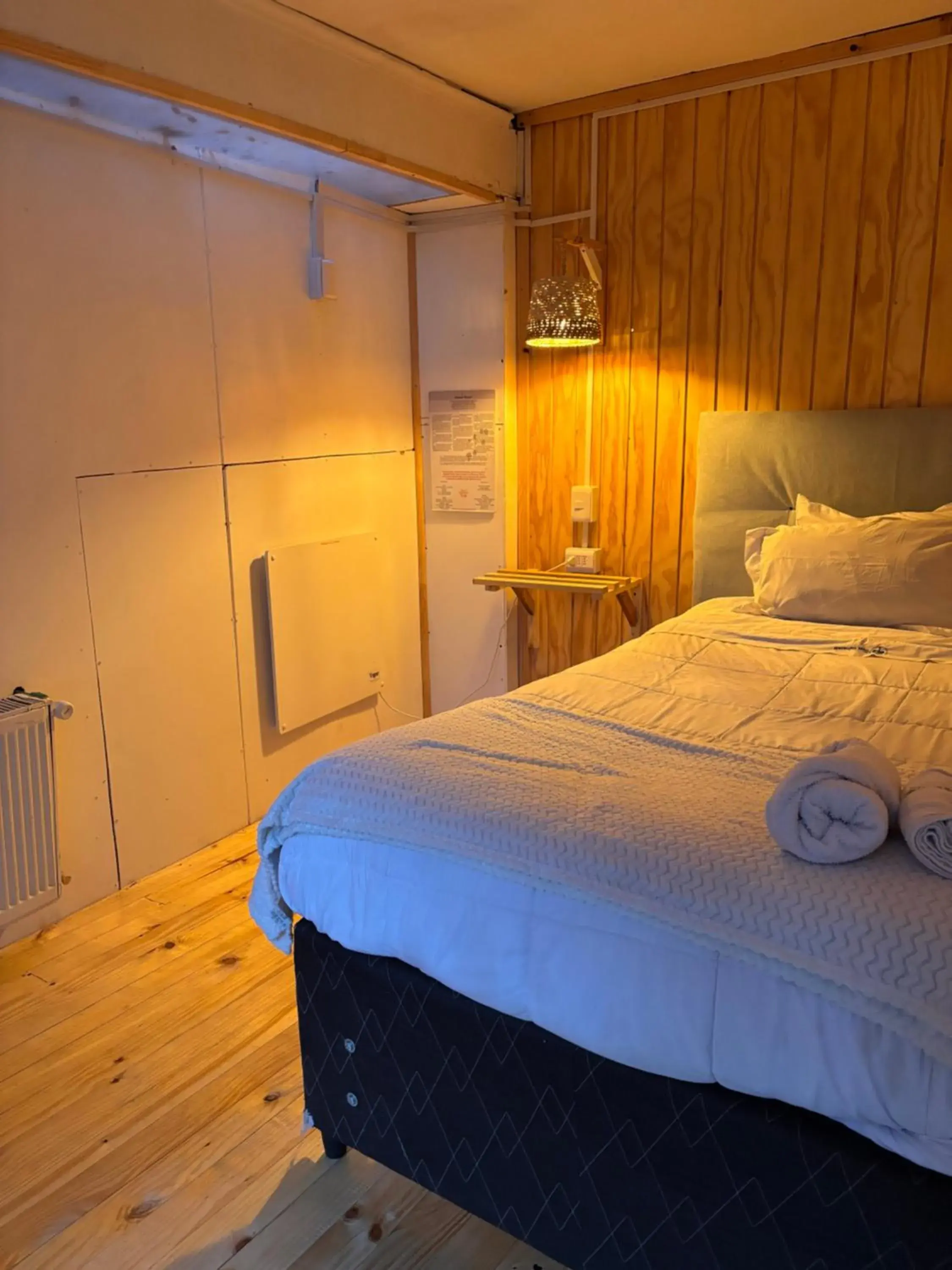 Single Room with Shared Bathroom - single occupancy in Casa Balmaceda Backpackers Single Room with Shared Bathroom - single occupancy in Casa Balmaceda Backpackers