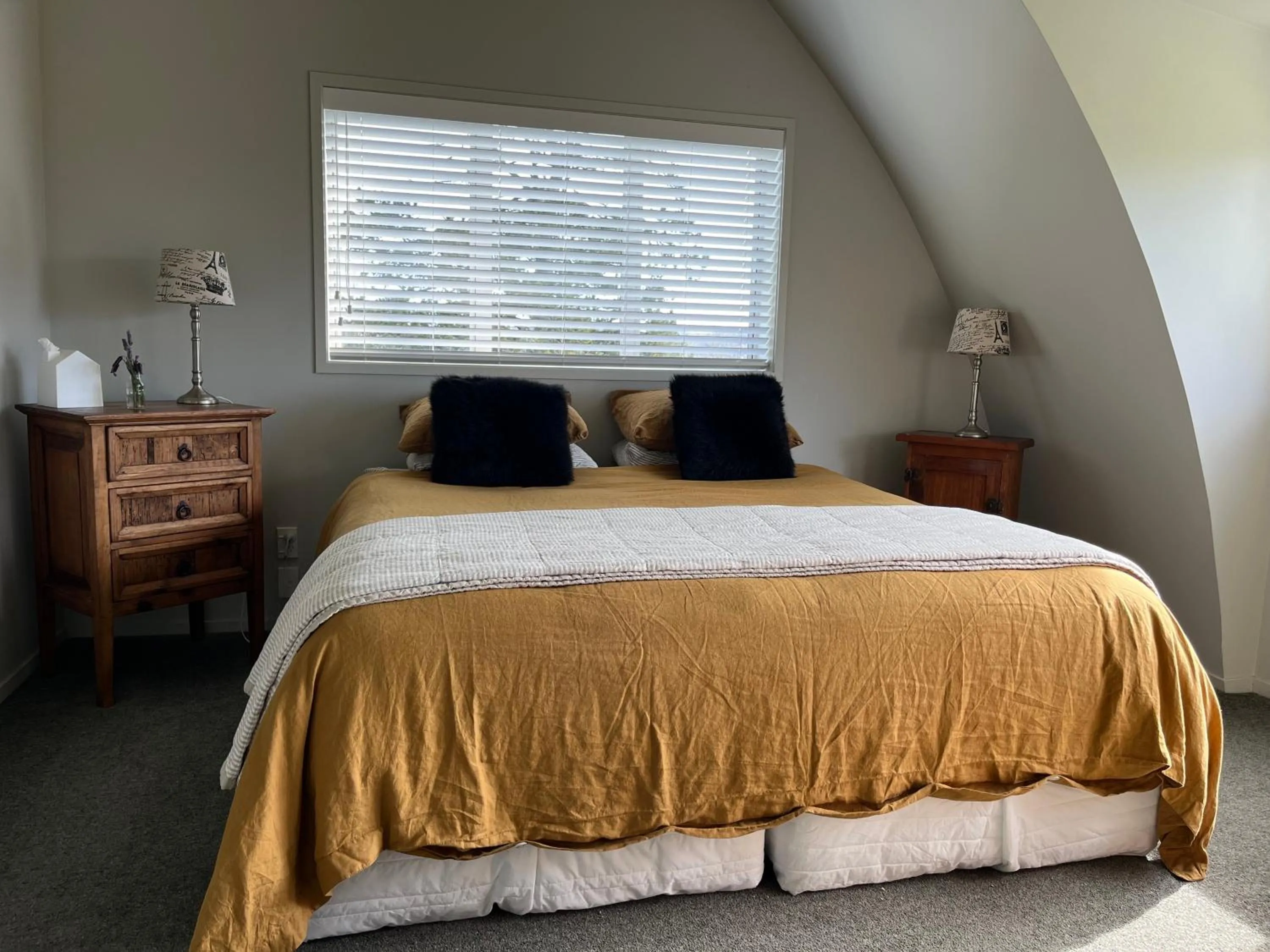 Bedroom, Bed in Lavender Hill