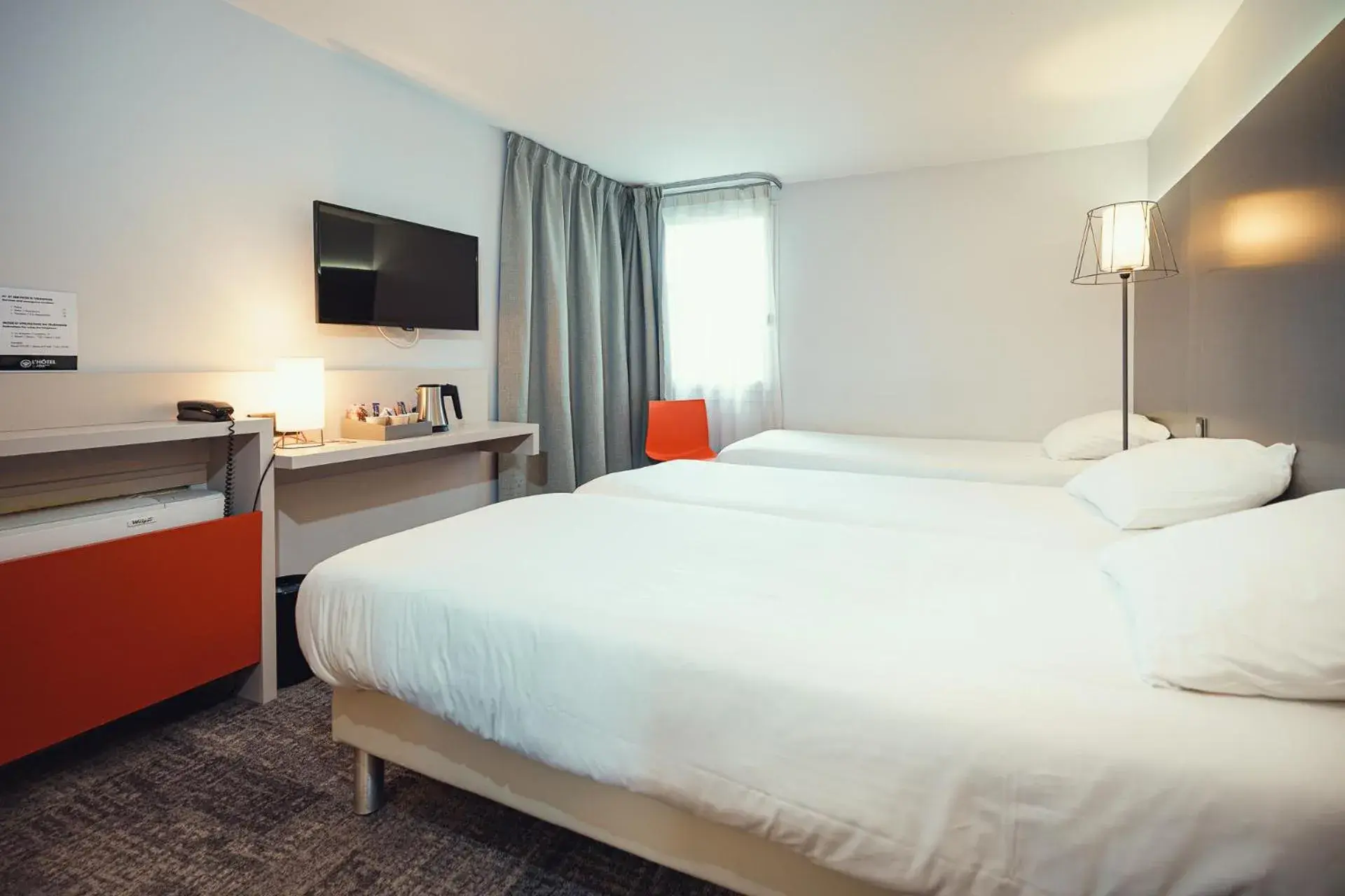 Triple Room in L'hôtel by JOA de Saint-Paul-Lès-Dax Triple Room in L'hôtel by JOA de Saint-Paul-Lès-Dax