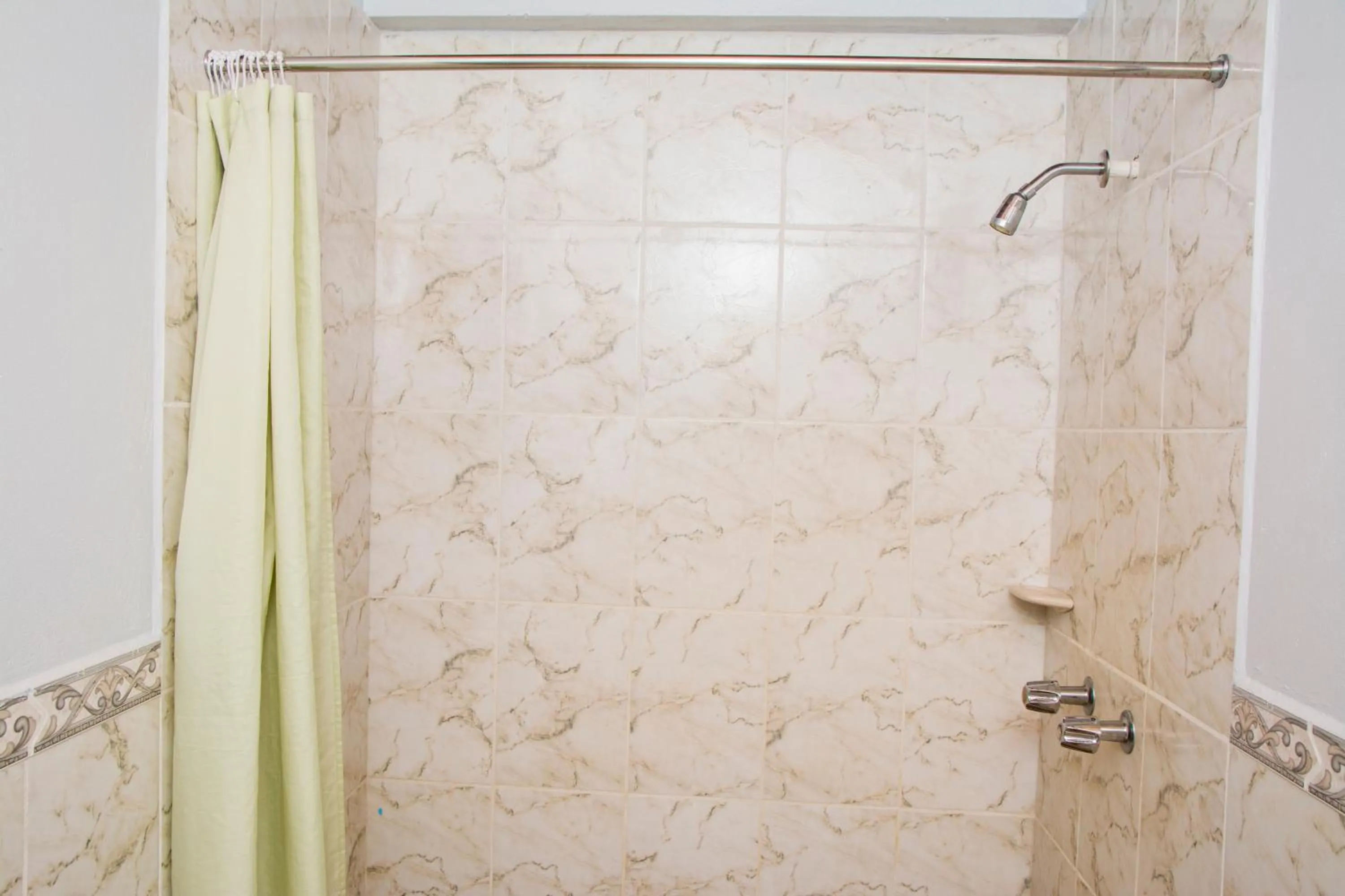 Bathroom in Windjammer International Cuisine & Comfort Inn