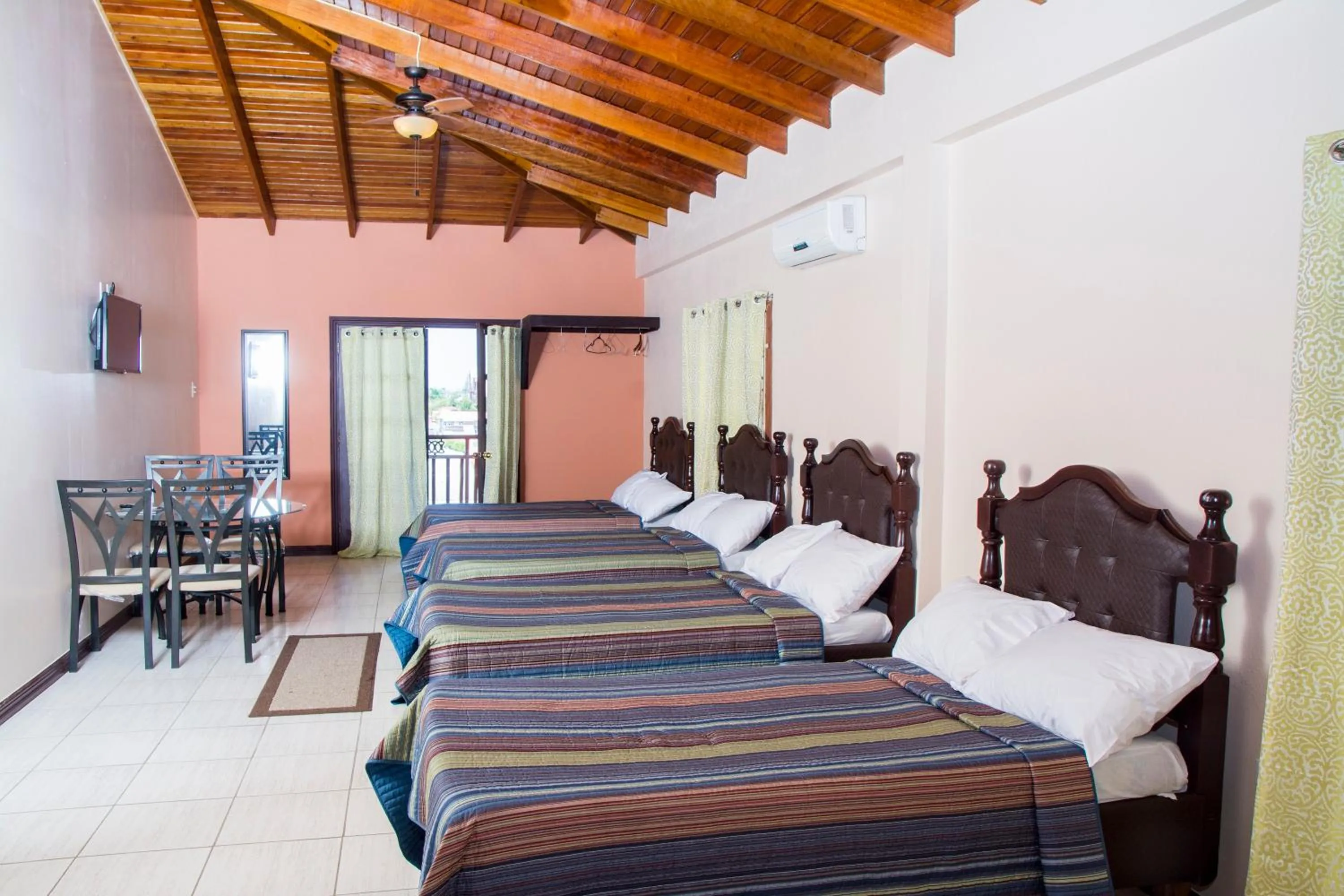 Bed in Windjammer International Cuisine & Comfort Inn