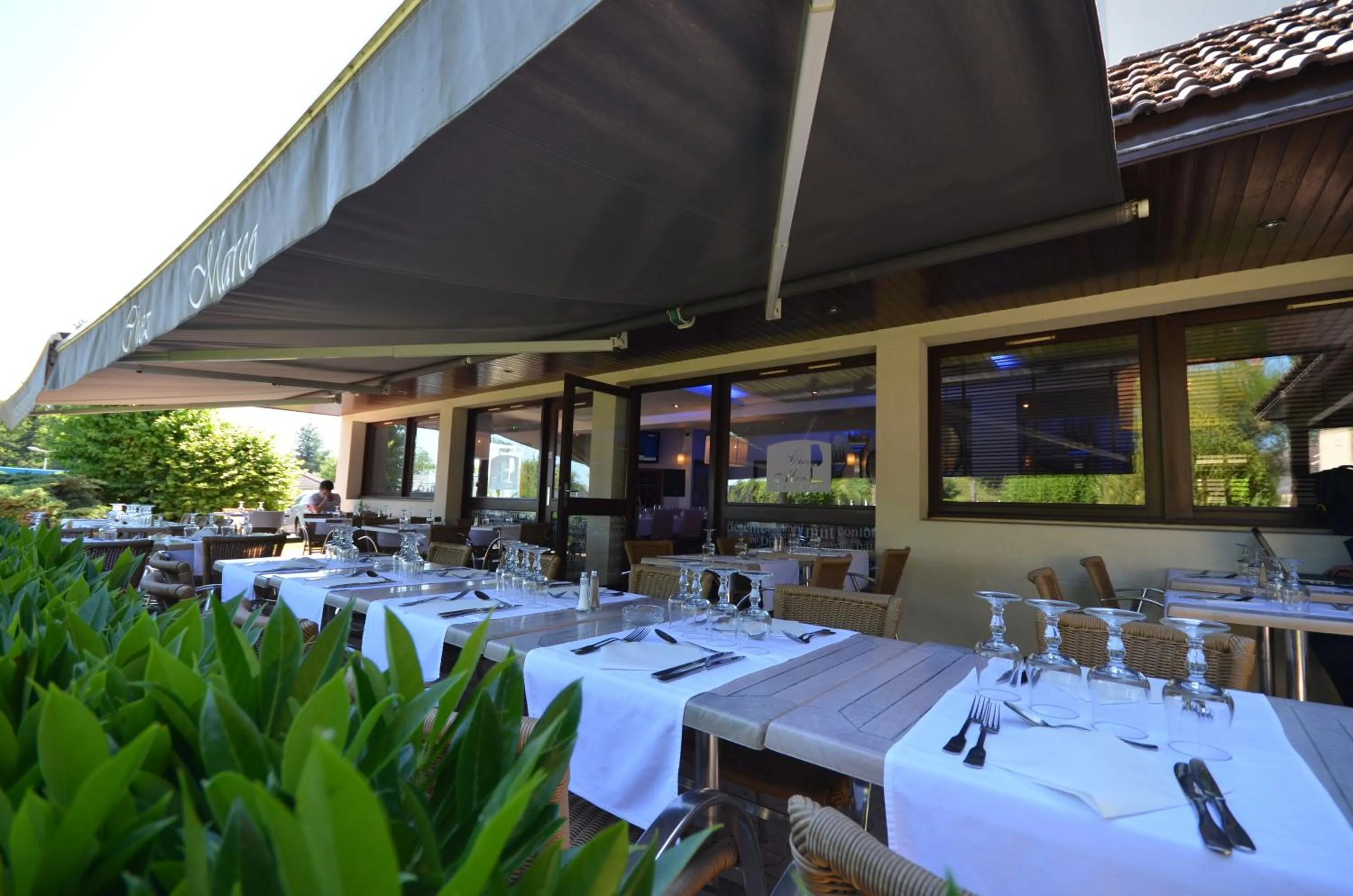 Patio in Kyriad Dijon Est Mirande