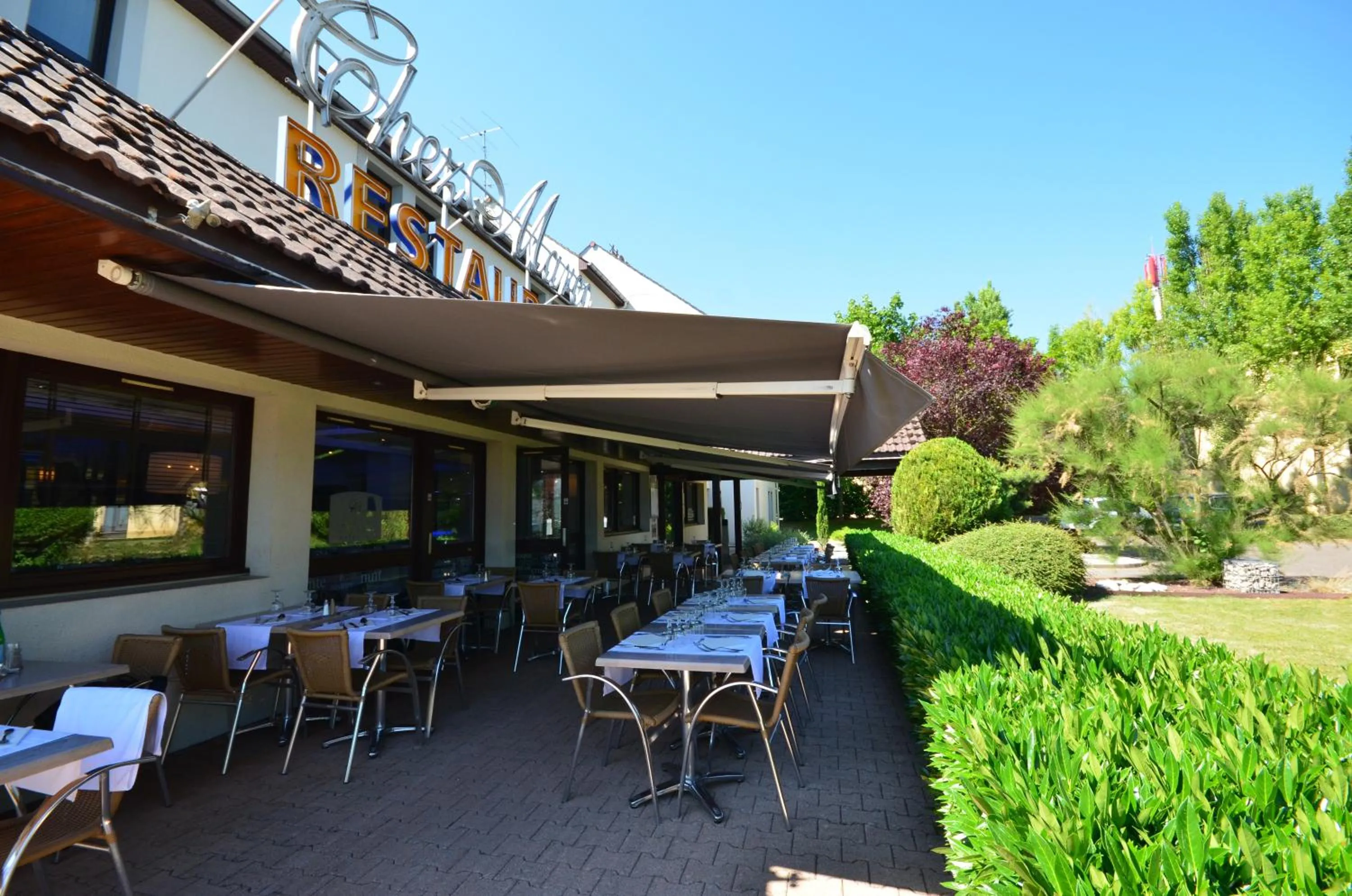 Patio in Kyriad Dijon Est Mirande