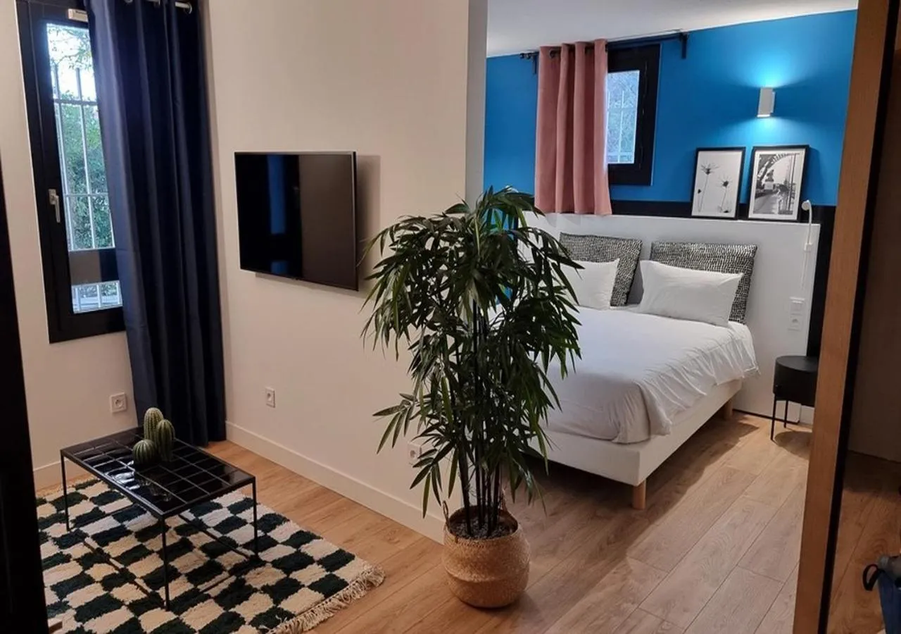 Photo of the whole room, Bed in Brit Hotel Marseille Aéroport