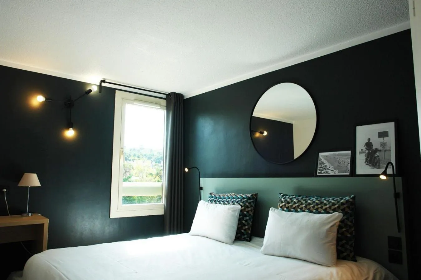 Bed in Brit Hotel Marseille Aéroport