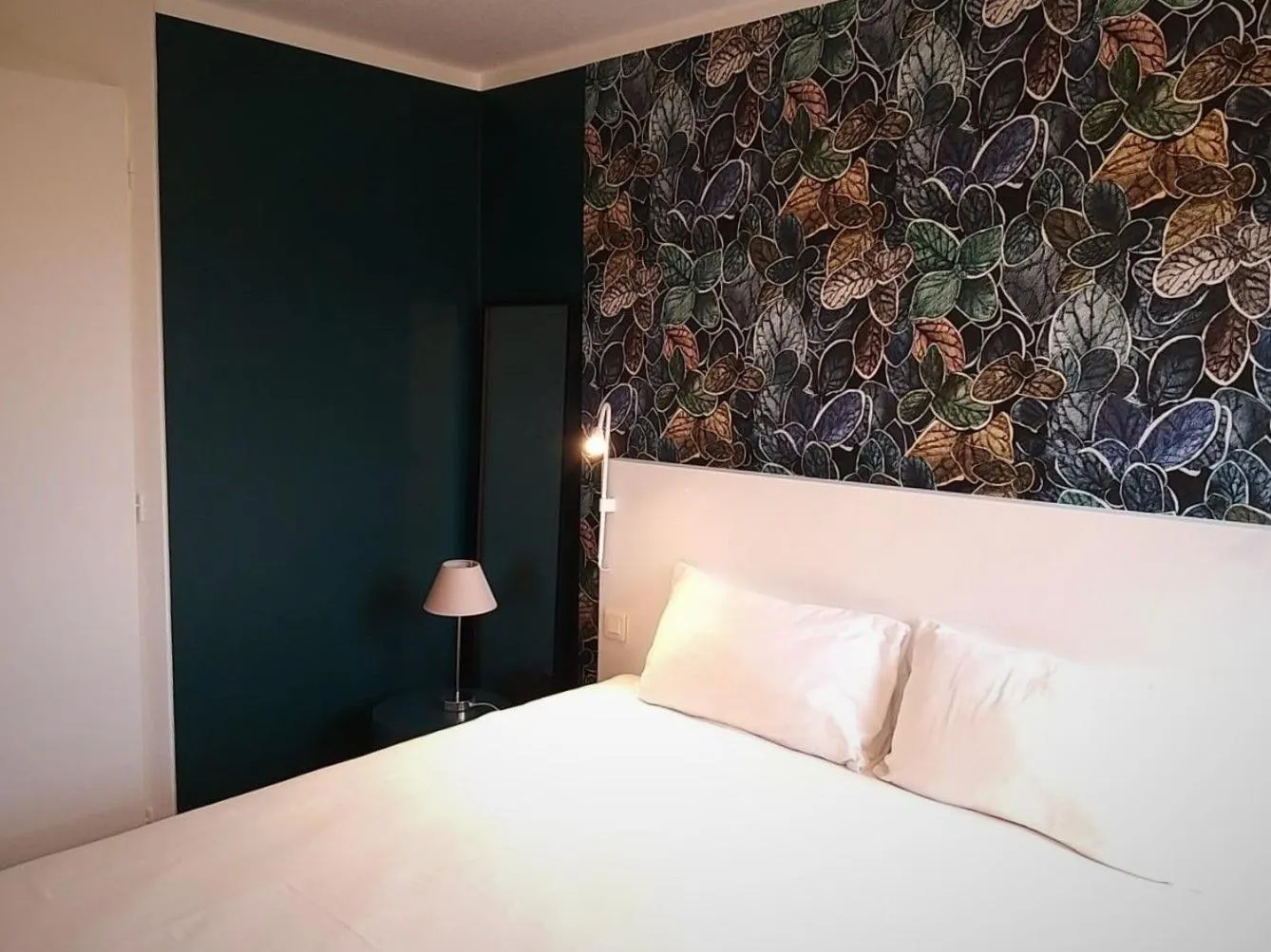 Bed in Brit Hotel Marseille Aéroport