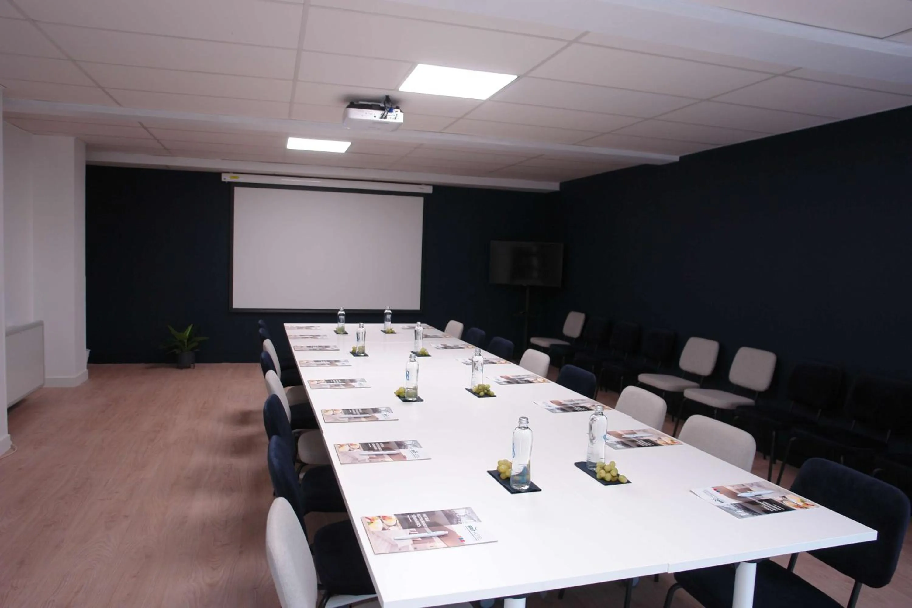 Meeting/conference room in Brit Hotel Marseille Aéroport