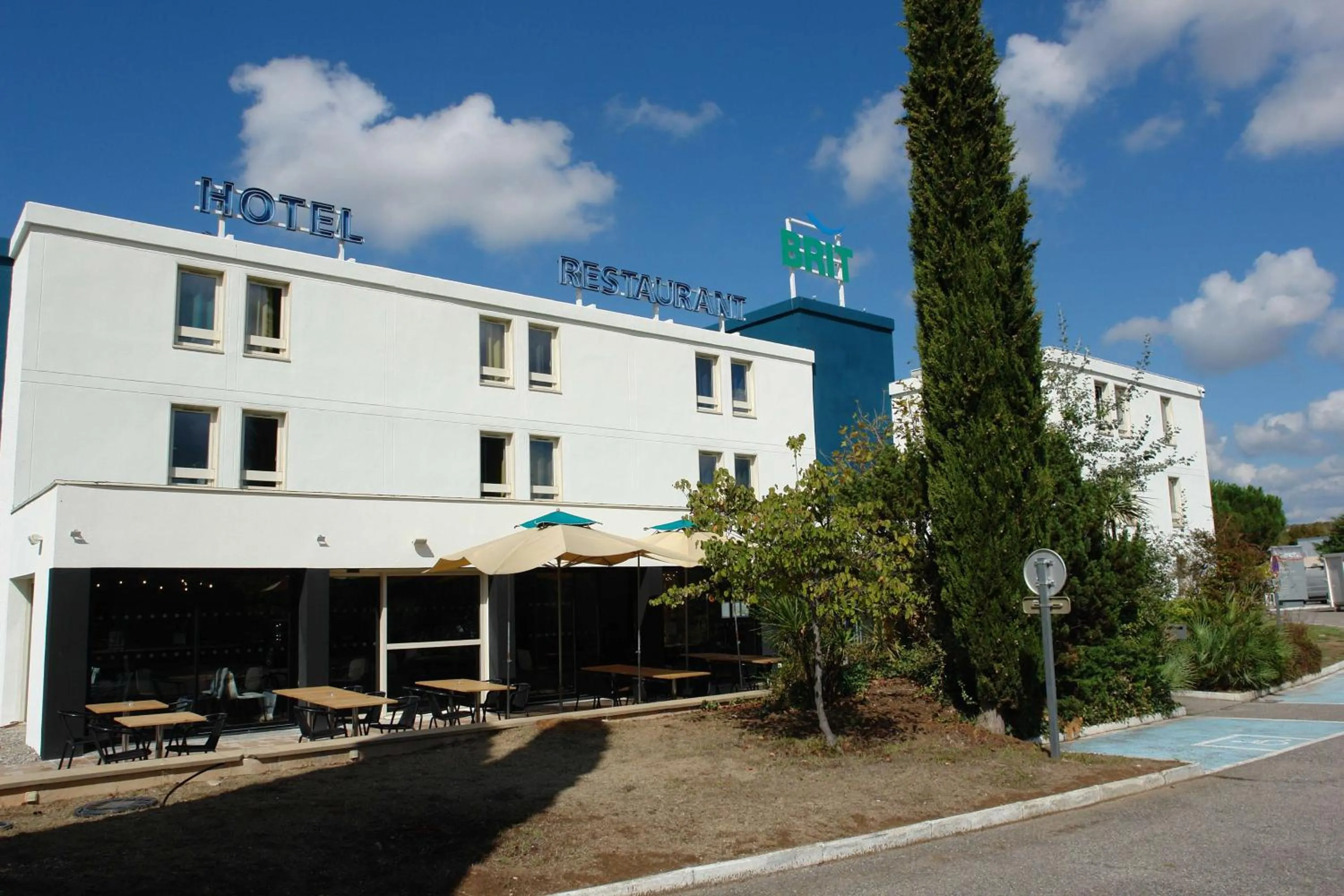 Property building in Brit Hotel Marseille Aéroport
