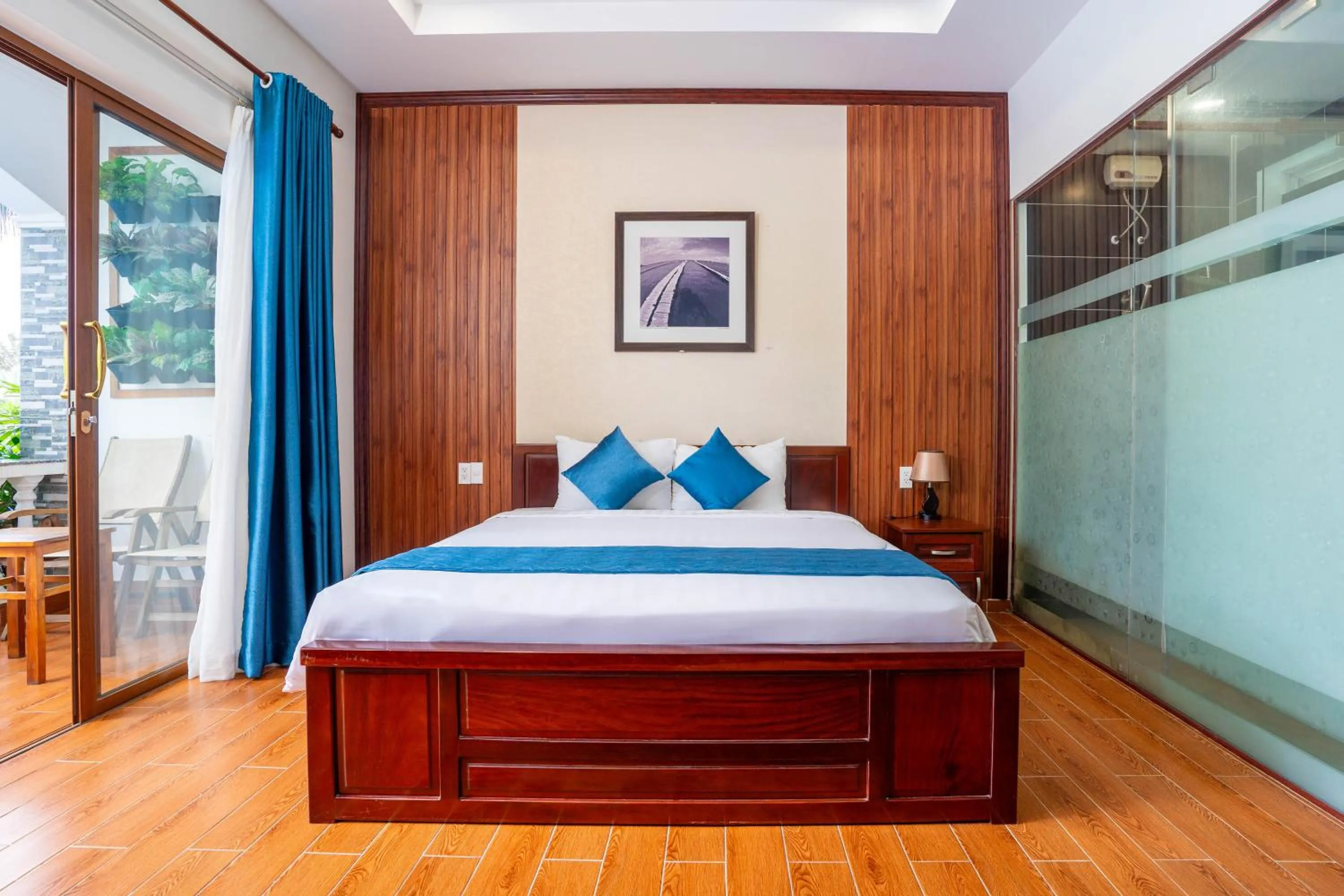 Photo of the whole room, Bed in Brenta Phu Quoc Hotel