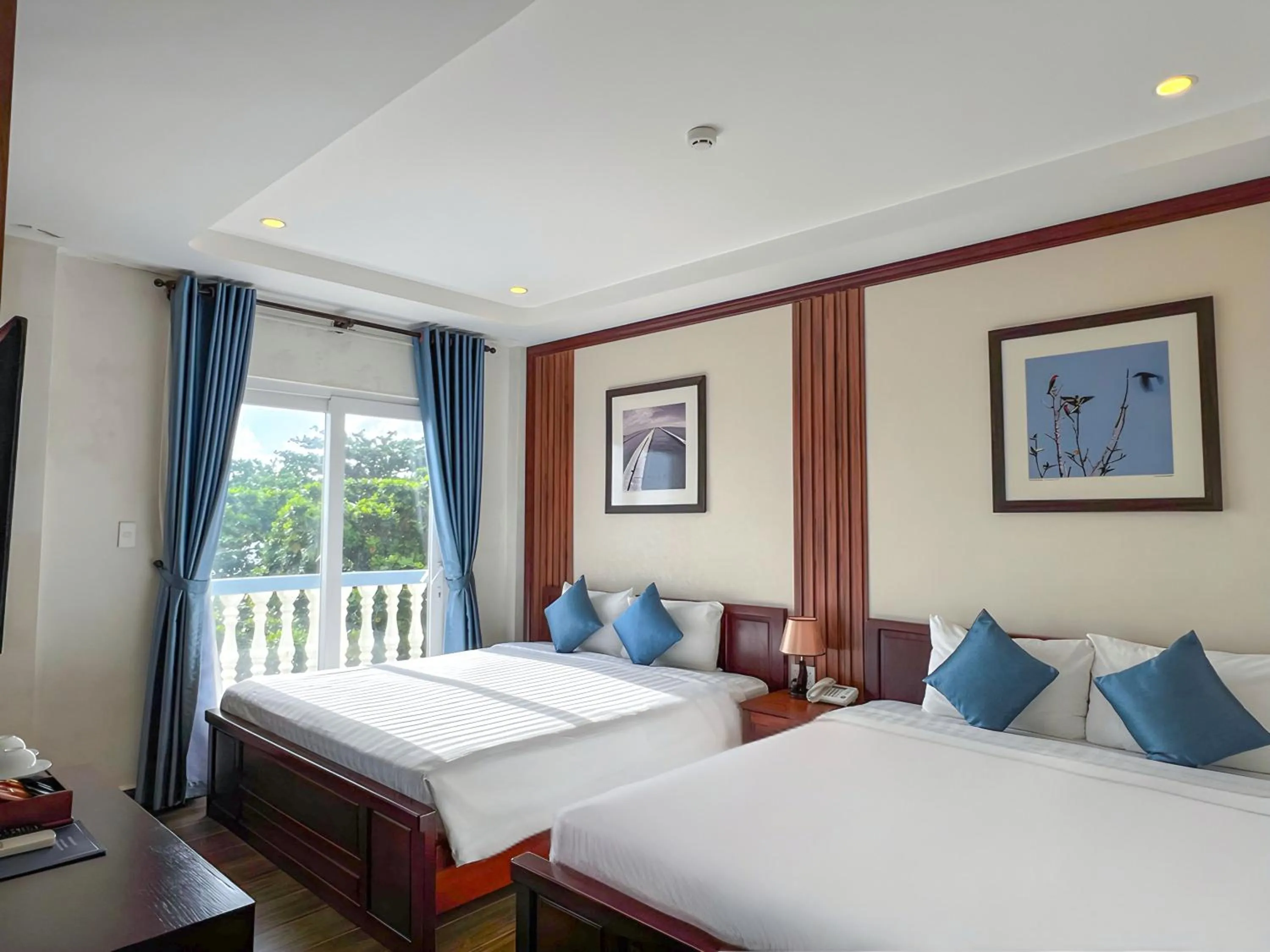 Photo of the whole room, Bed in Brenta Phu Quoc Hotel