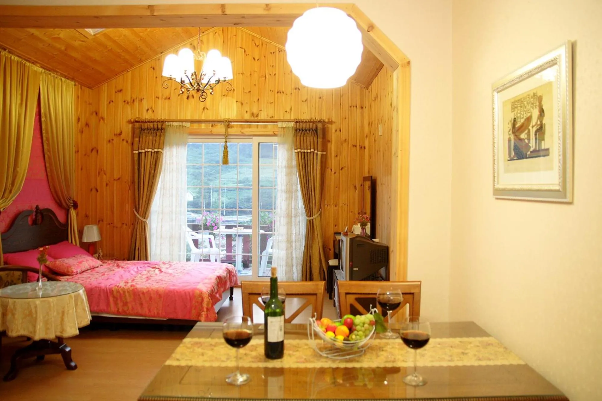 Dining area in Starvill Pension