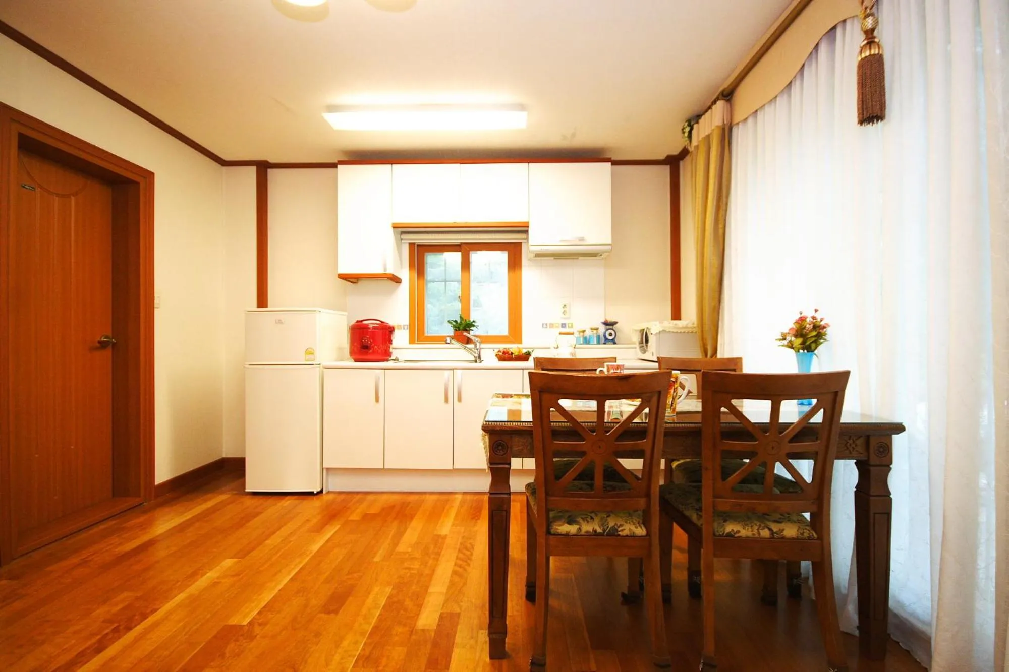 Kitchen or kitchenette in Starvill Pension