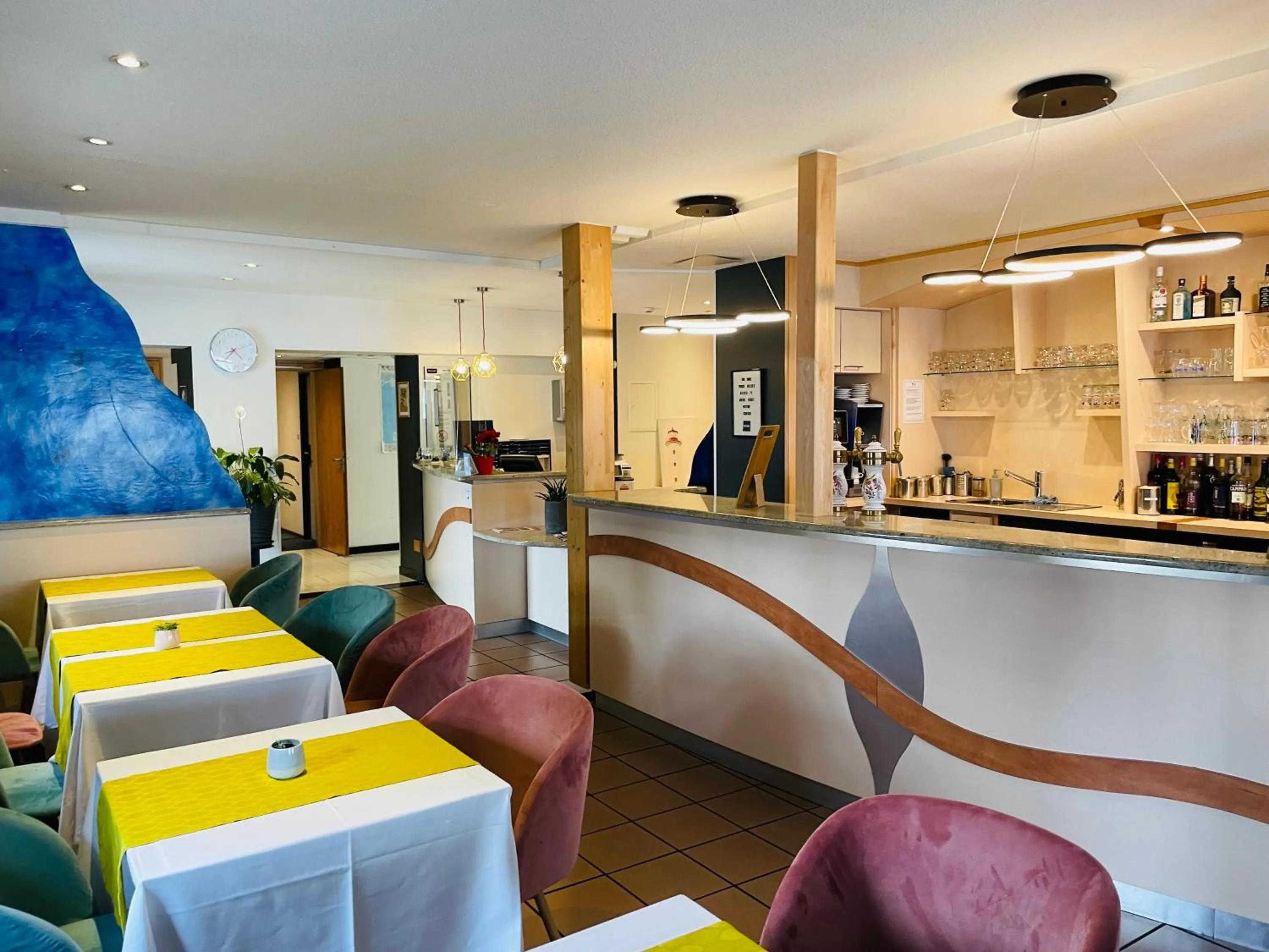 Lounge or bar in The Originals City, Hôtel La Maison de Lise, Mulhouse Illzach