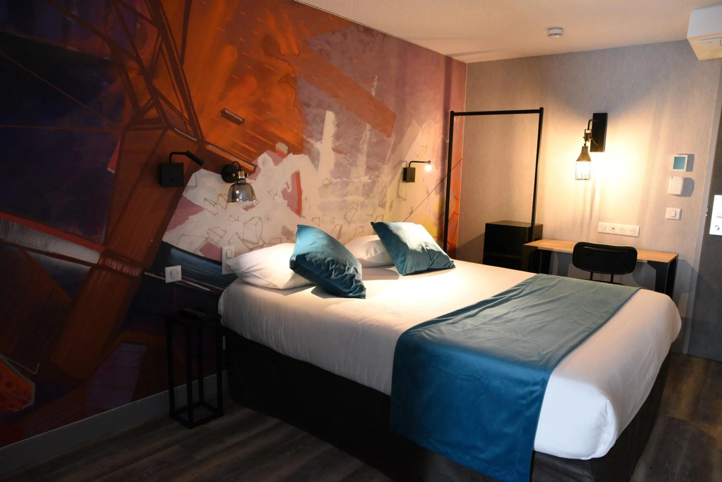 Breakfast, Bed in The Originals Boutique, Hôtel Montélimar