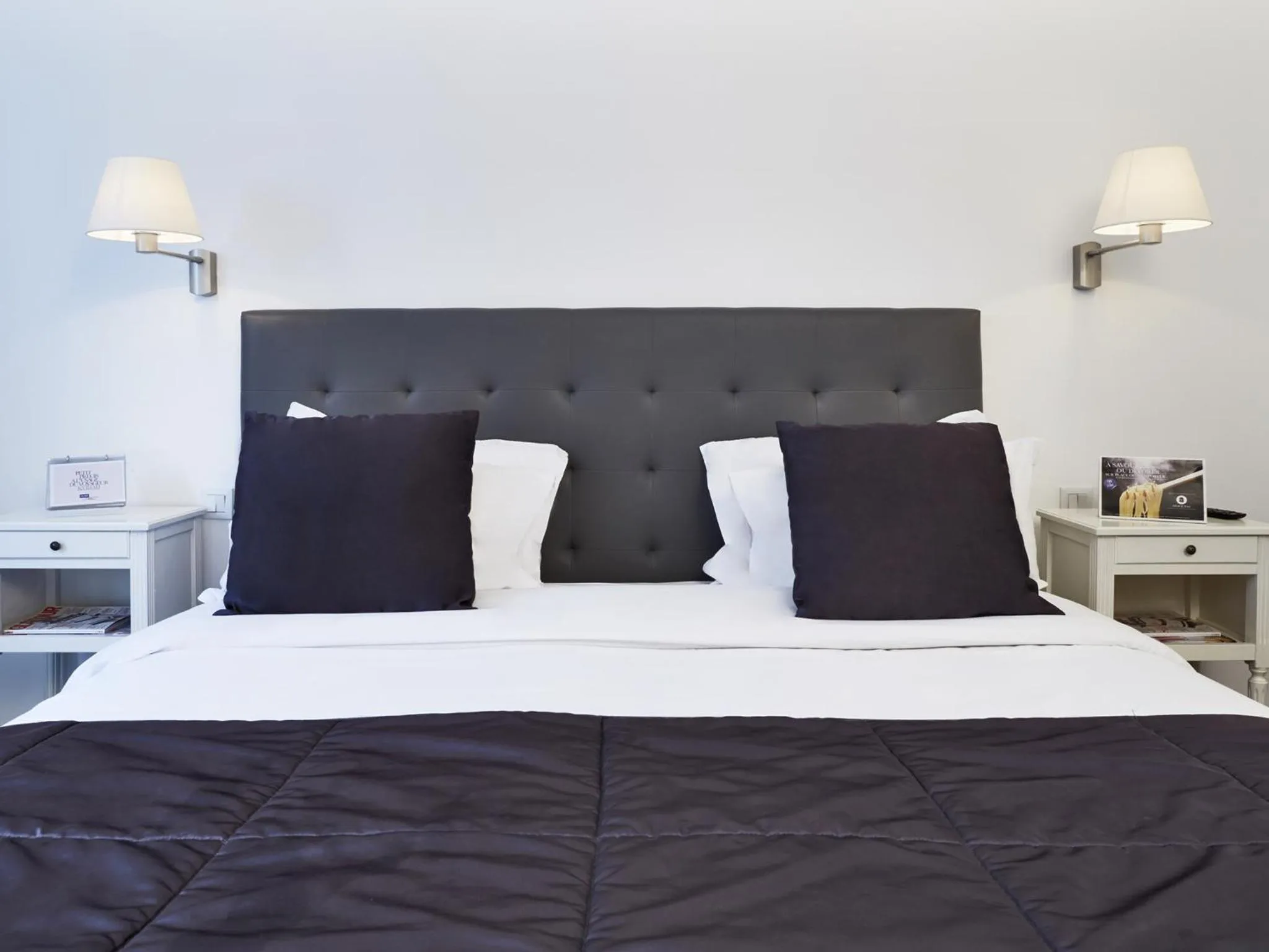 Bed in Kyriad Saumur Hyper Centre Hôtel, Appartements, Séminaires et SPA soins Sothys Paris