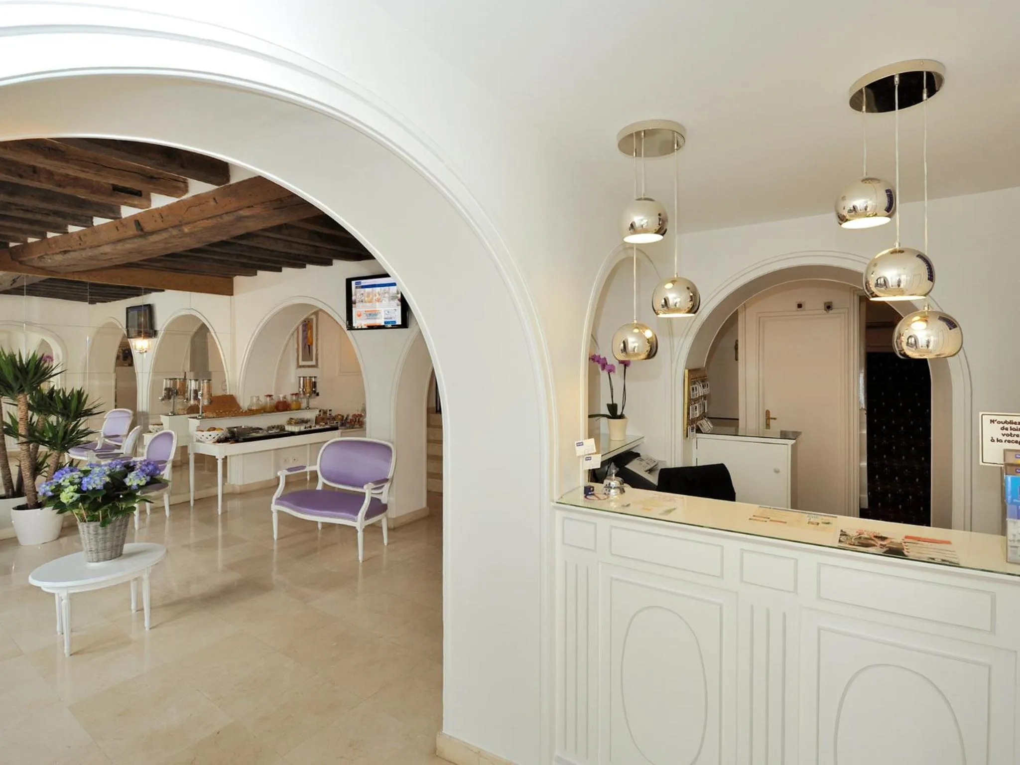 Communal lounge/ TV room in Kyriad Saumur Hyper Centre Hôtel, Appartements, Séminaires et SPA soins Sothys Paris