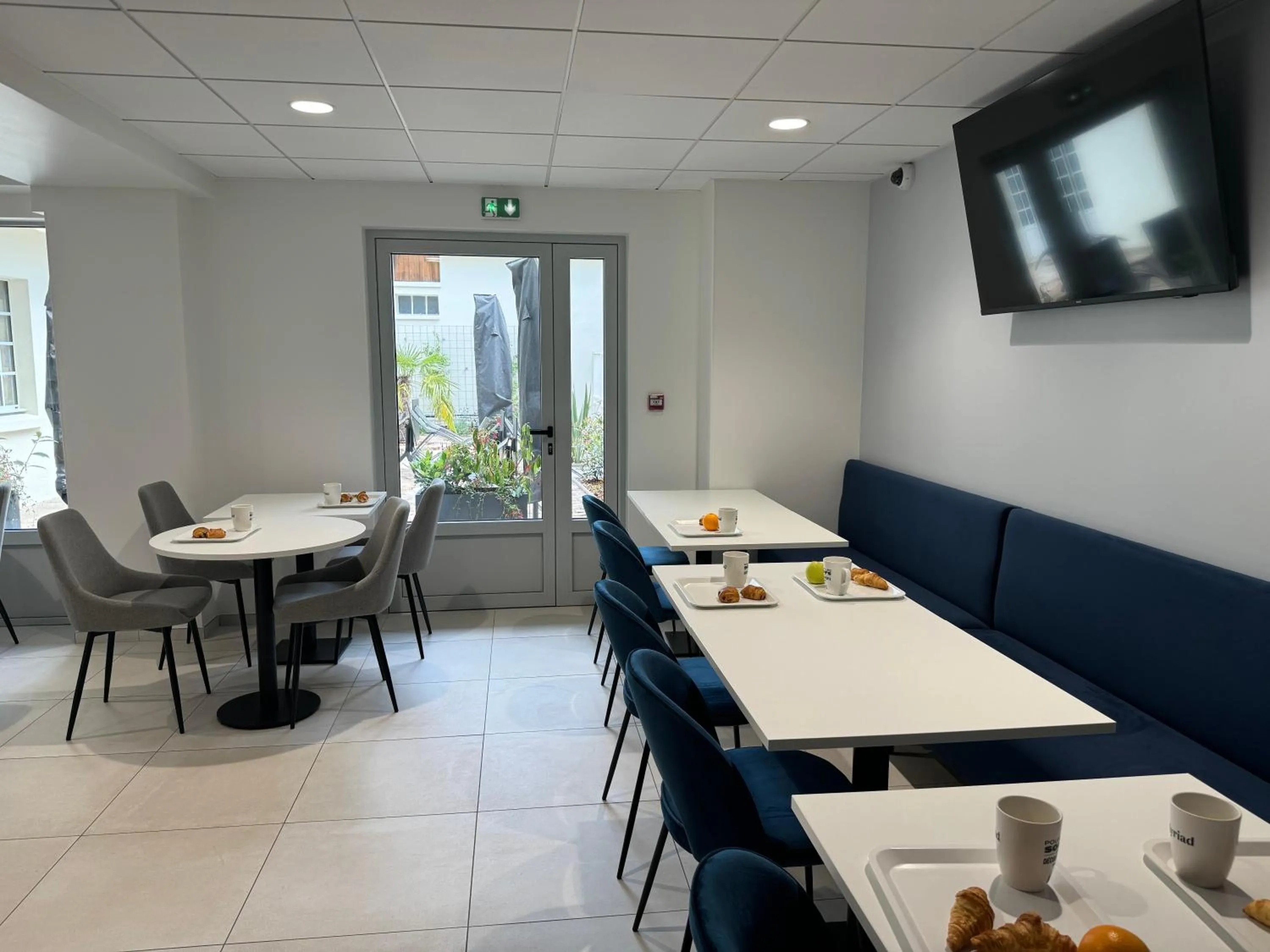 Buffet breakfast in Kyriad Saumur Hyper Centre Hôtel, Appartements, Séminaires et SPA soins Sothys Paris