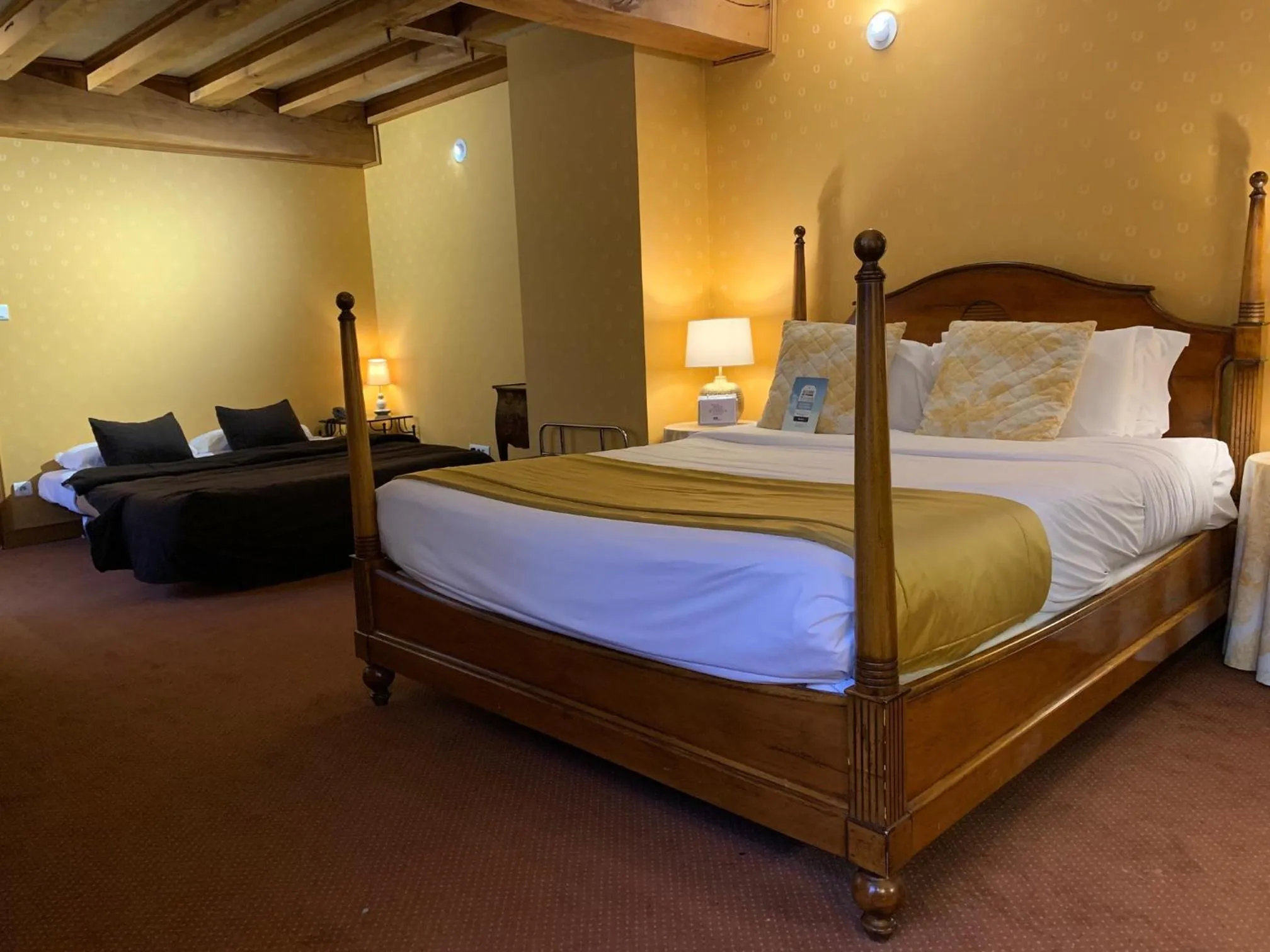 Toilet, Bed in Kyriad Saumur Hyper Centre Hôtel, Appartements, Séminaires et SPA soins Sothys Paris