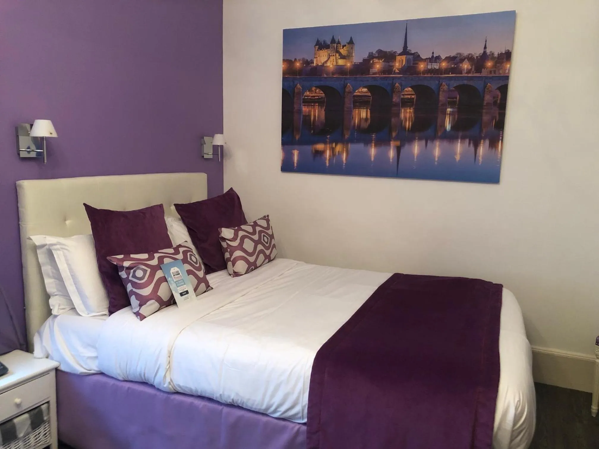 Bath, Bed in Kyriad Saumur Hyper Centre Hôtel, Appartements, Séminaires et SPA soins Sothys Paris