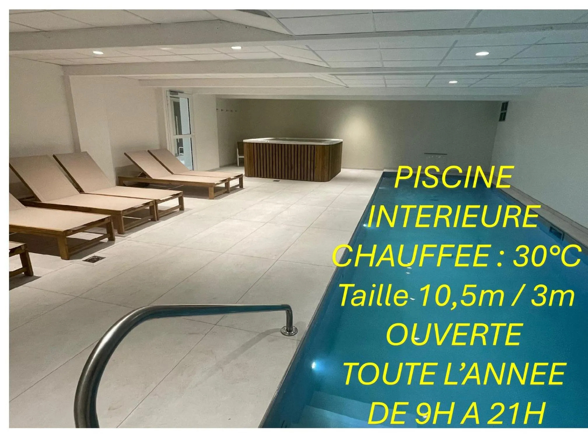 Swimming pool in Kyriad Saumur Hyper Centre Hôtel, Appartements, Séminaires et SPA soins Sothys Paris