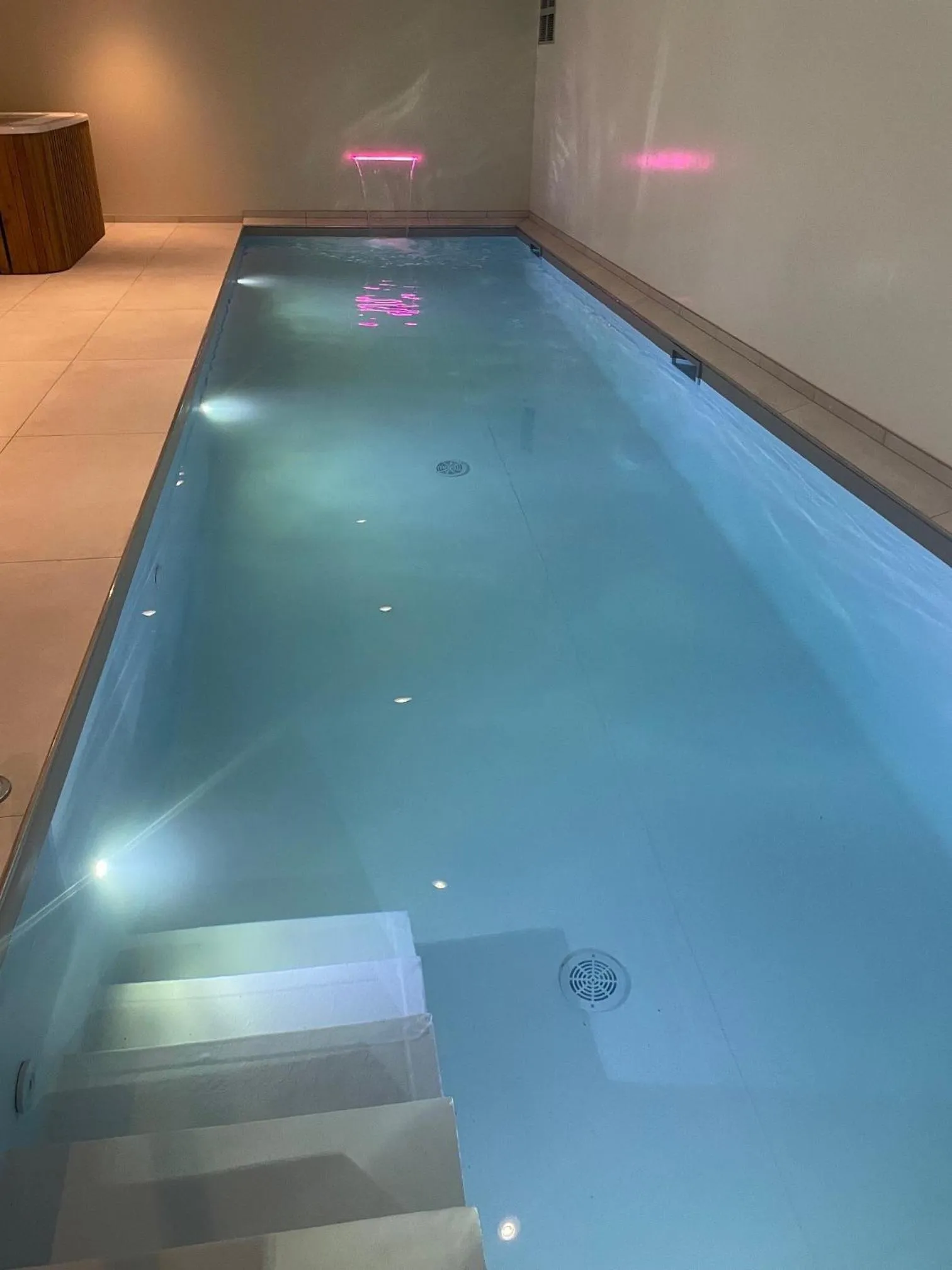 Swimming pool in Kyriad Saumur Hyper Centre Hôtel, Appartements, Séminaires et SPA soins Sothys Paris