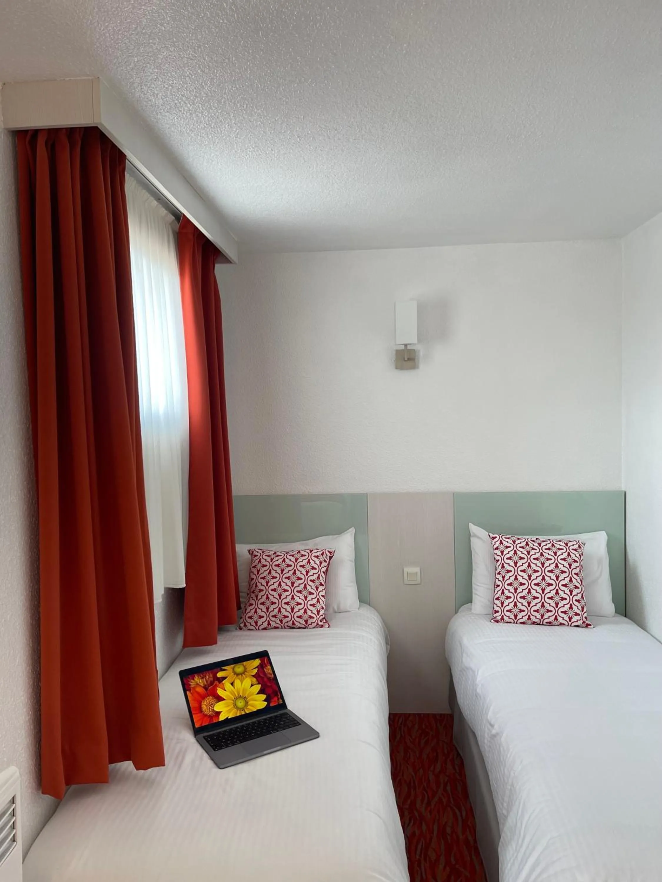 Bed in Kyriad Toulouse Blagnac Aéroport