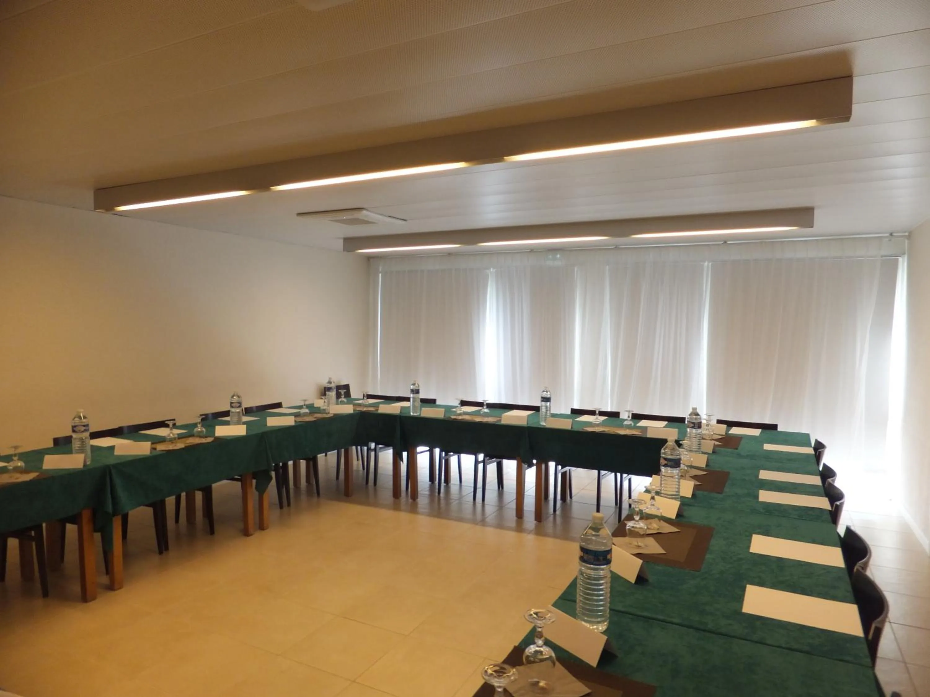 Day in Kyriad Toulouse Blagnac Aéroport