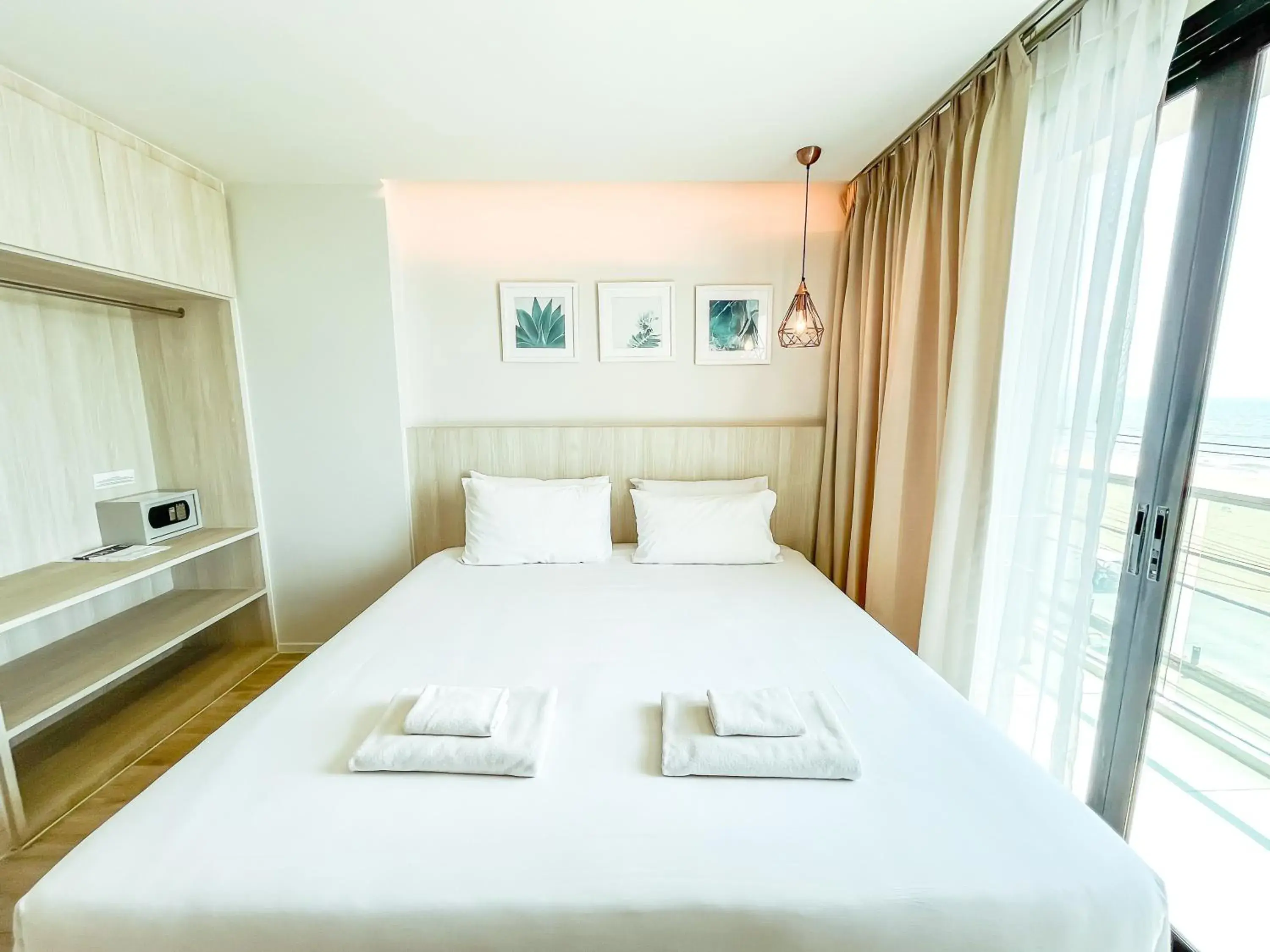 Deluxe Double Room with Sea View in Zand Morada Pattaya Deluxe Double Room with Sea View in Zand Morada Pattaya
