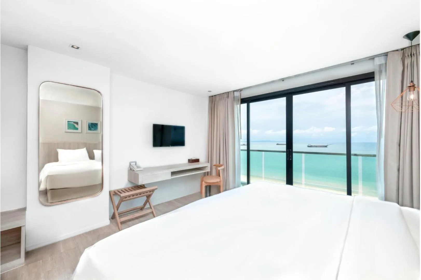 Bed in Zand Morada Pattaya