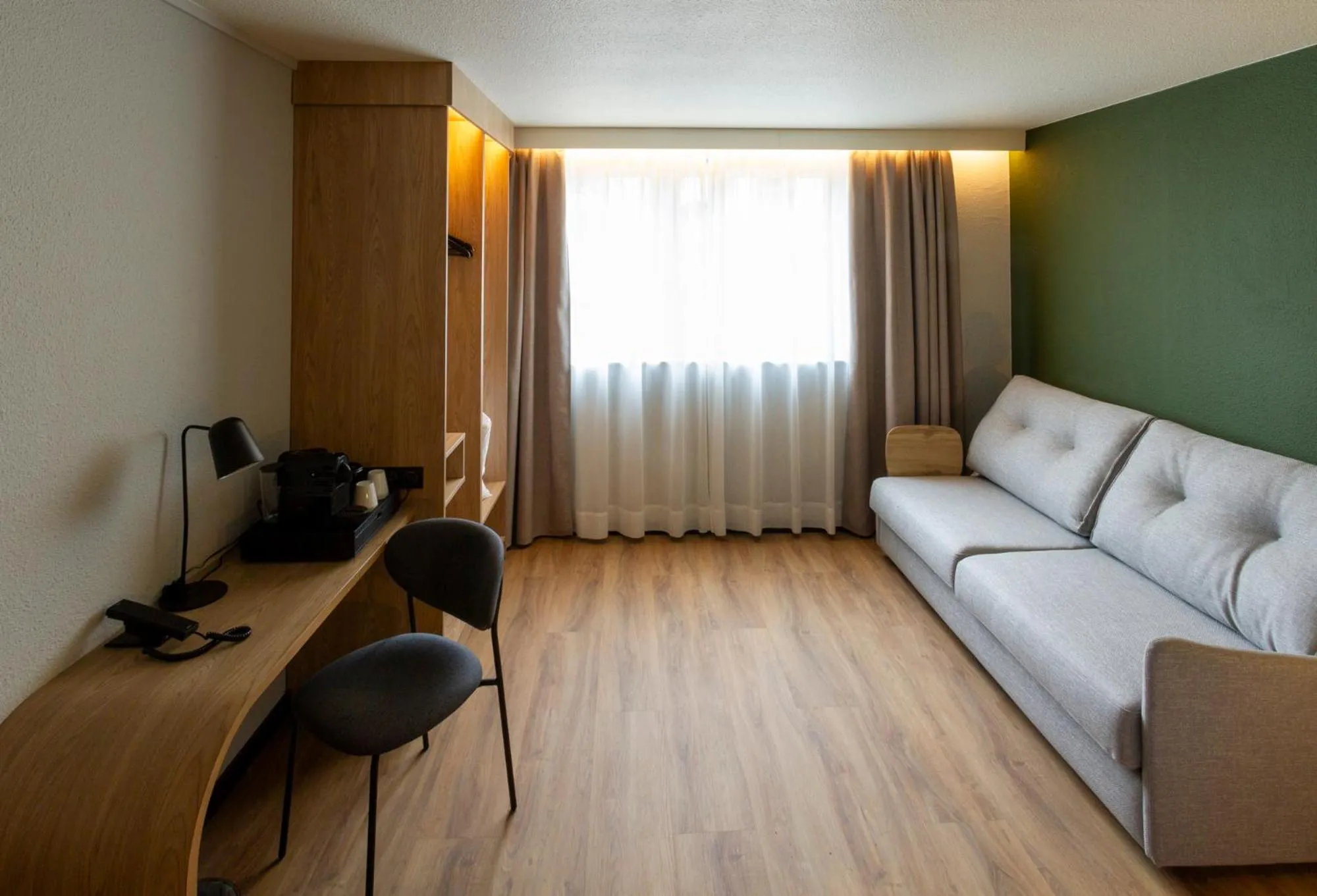 Bedroom in Campanile Prime Paris 19 - La Villette