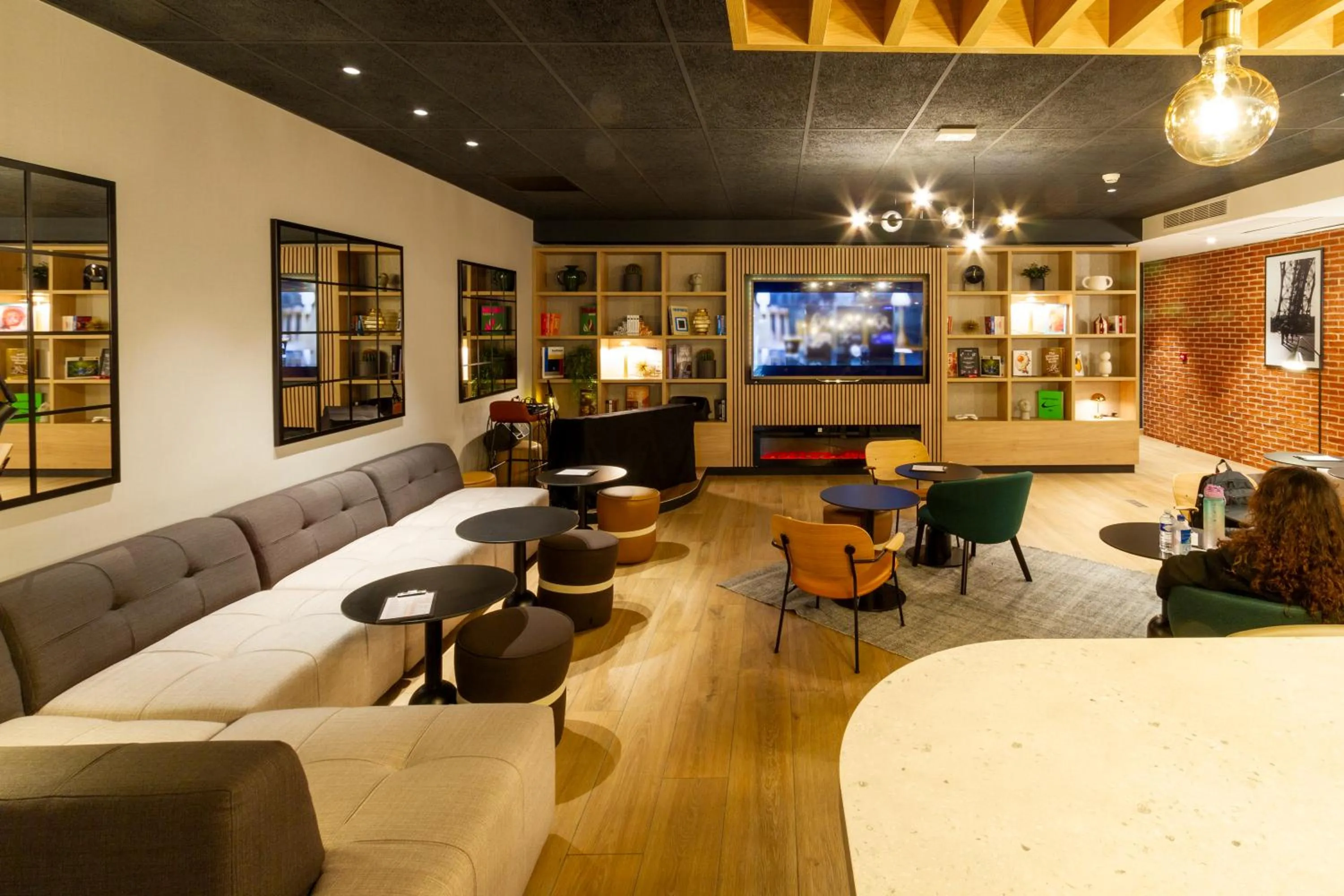 Communal lounge/ TV room in Campanile Prime Paris 19 - La Villette