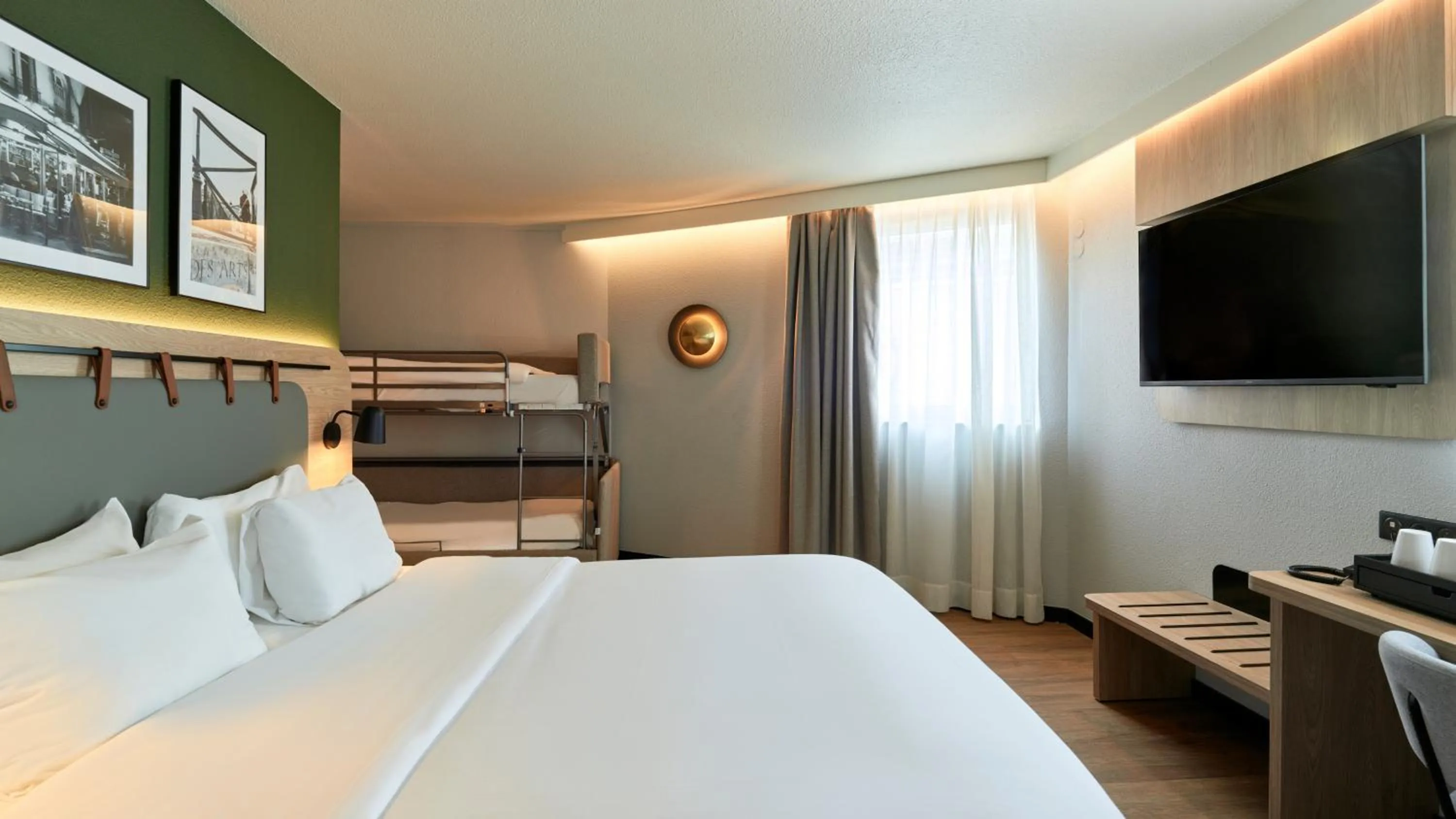 Bed in Campanile Prime Paris 19 - La Villette