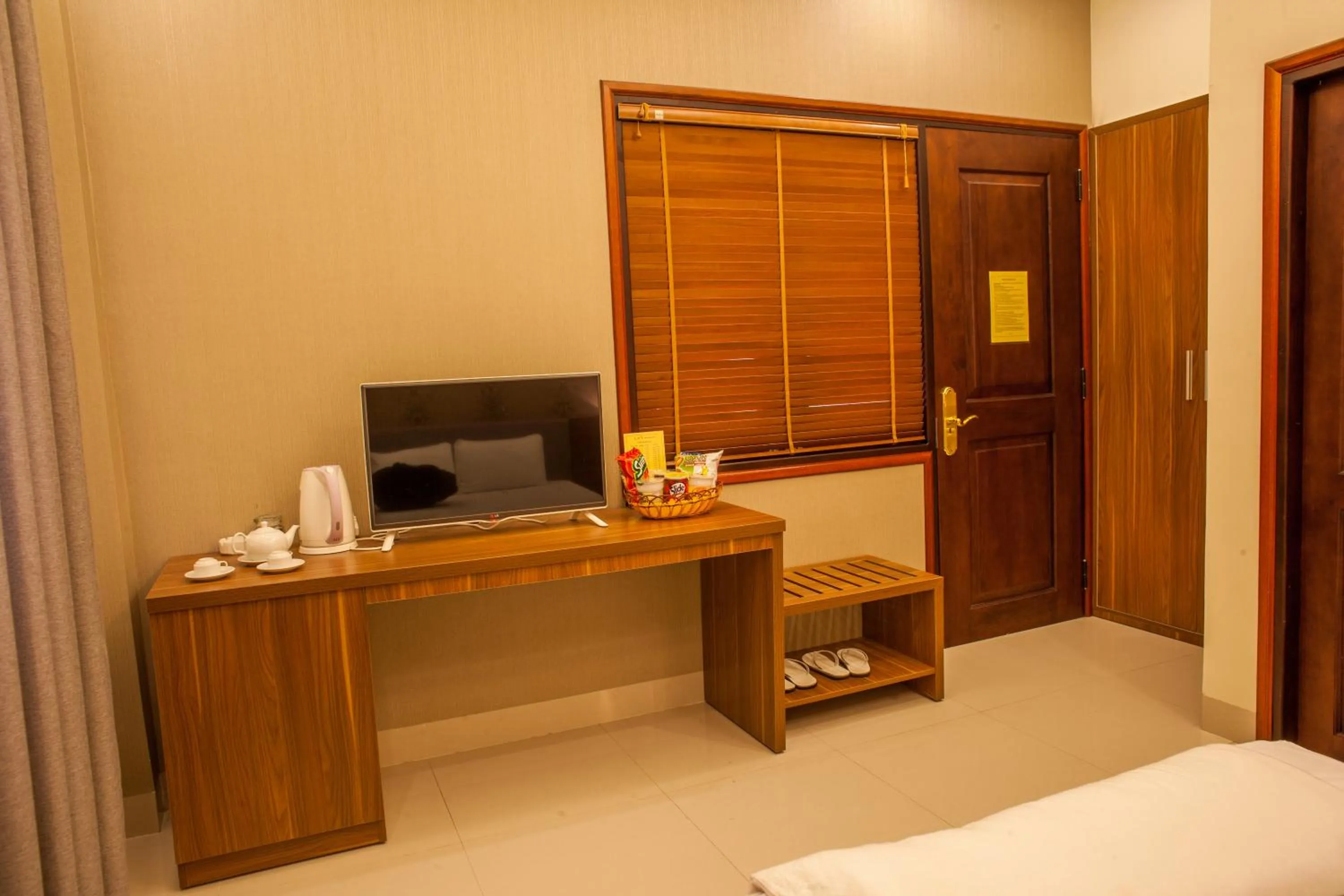TV and multimedia, Bed in Trieu Khang Hotel gần sân bay Cam Ranh near Cam Ranh Airport