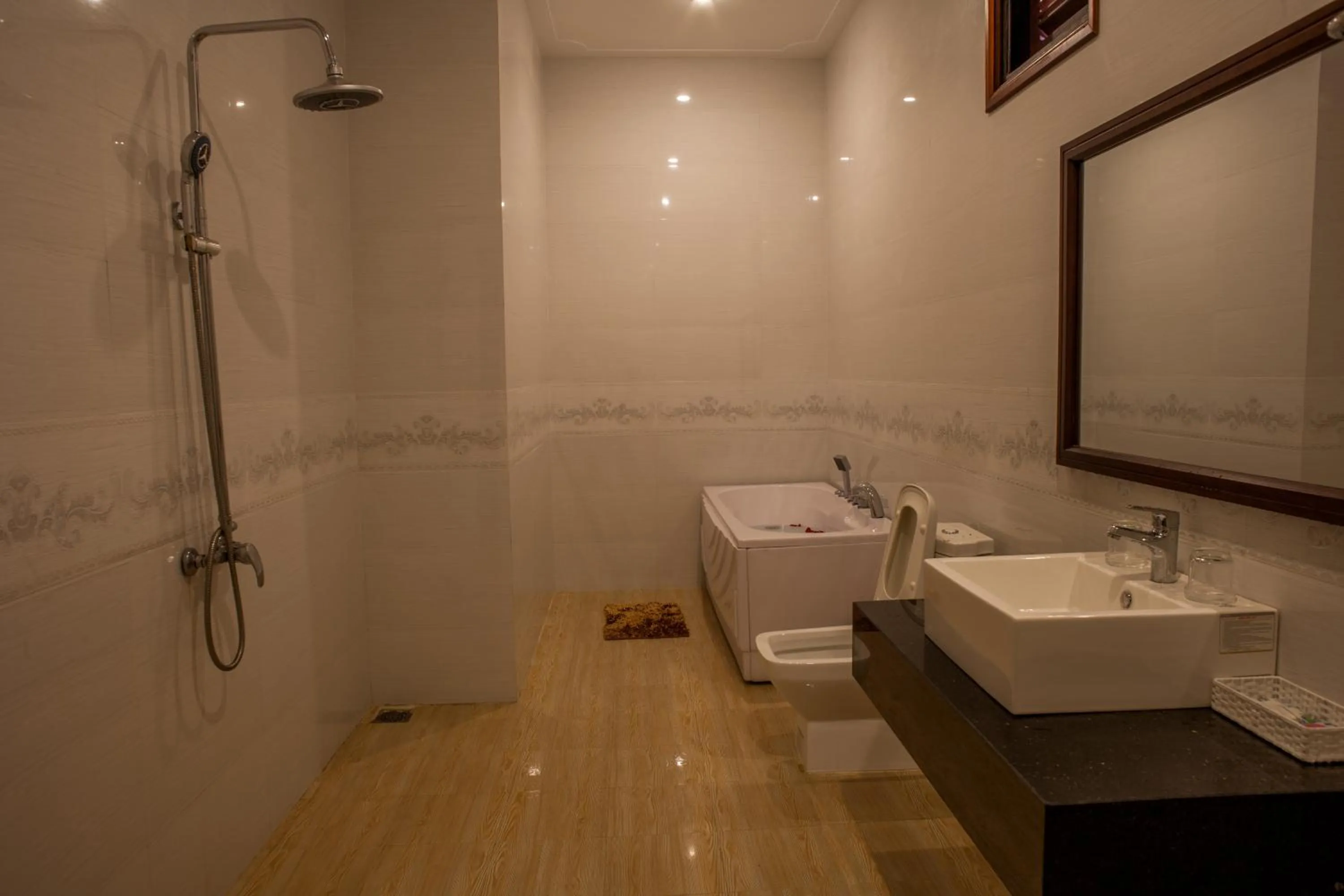 Bathroom in Trieu Khang Hotel gần sân bay Cam Ranh near Cam Ranh Airport