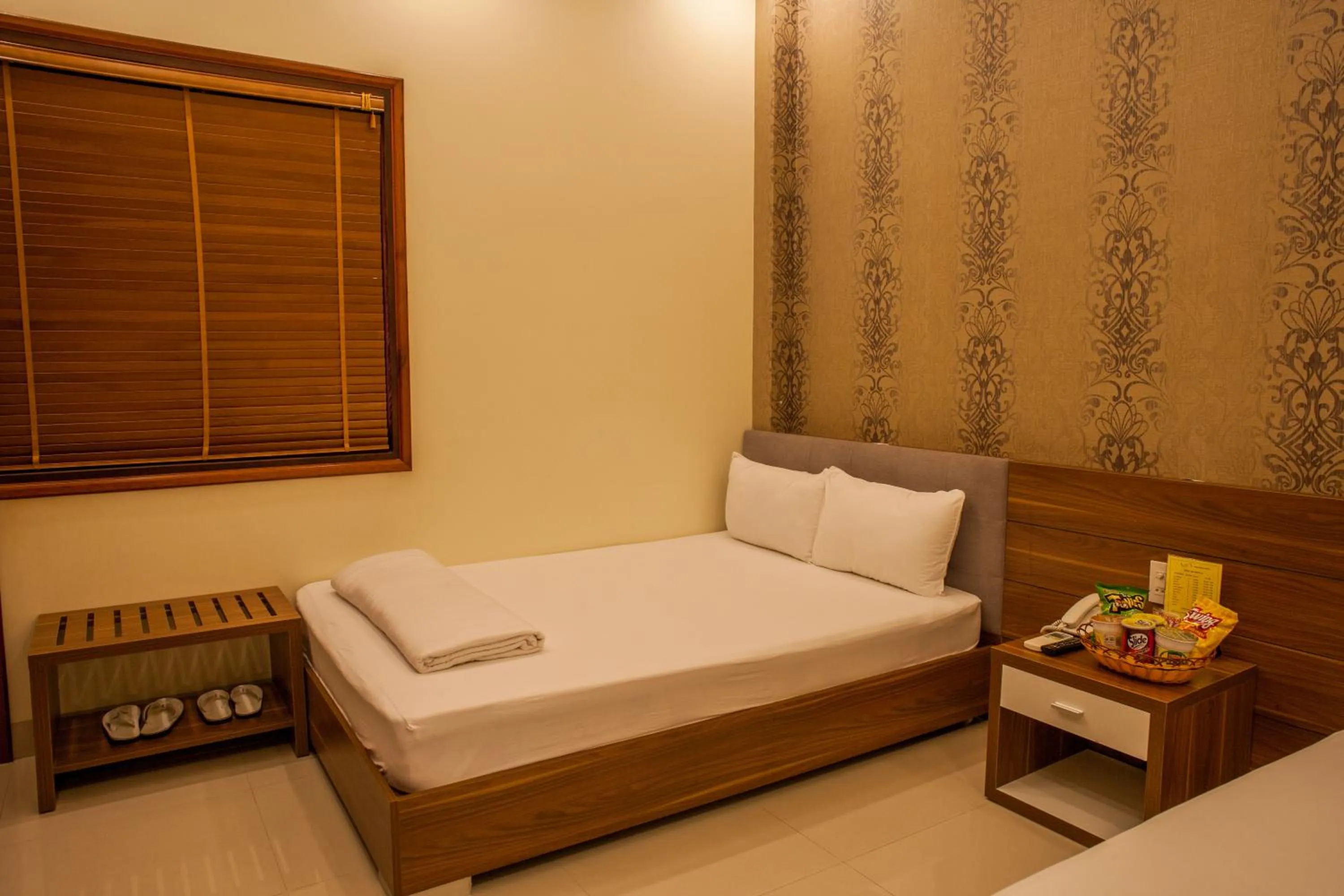 Bedroom, Bed in Trieu Khang Hotel gần sân bay Cam Ranh near Cam Ranh Airport