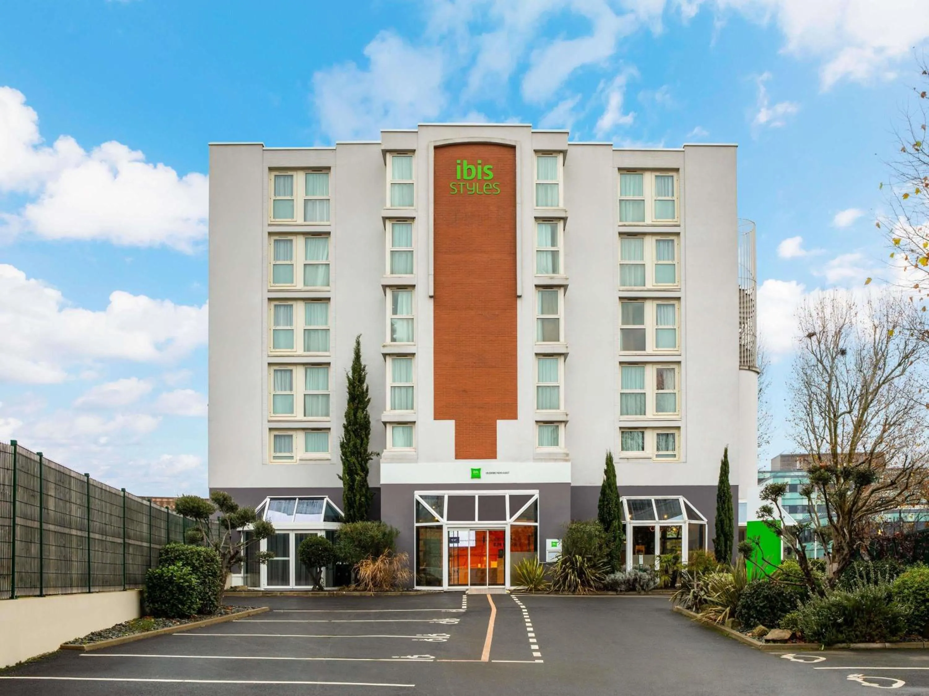 Property building in ibis Styles Colombes Paris Ouest (Ouverture Octobre 2025)