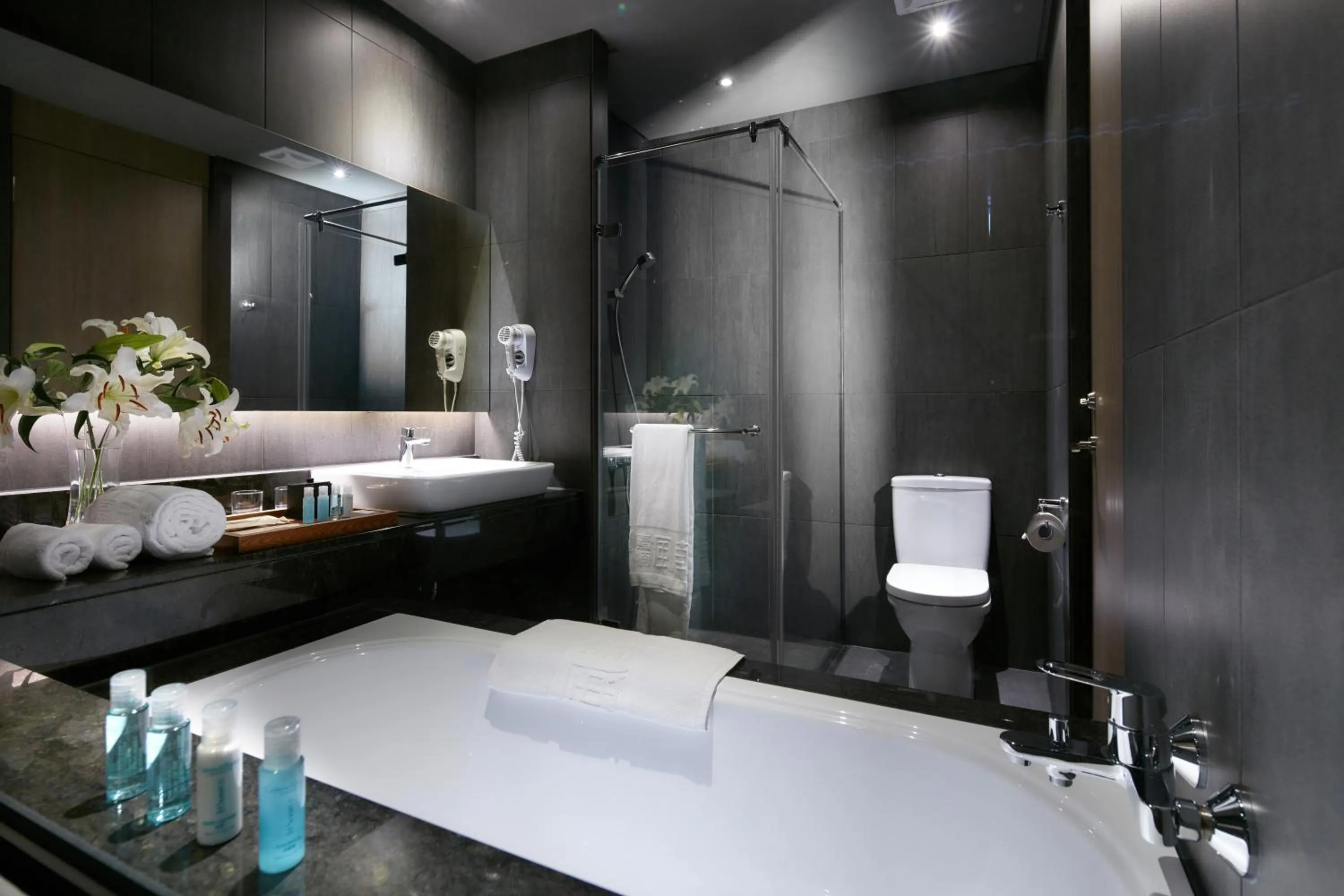 Bath in Orient Luxury Hotel