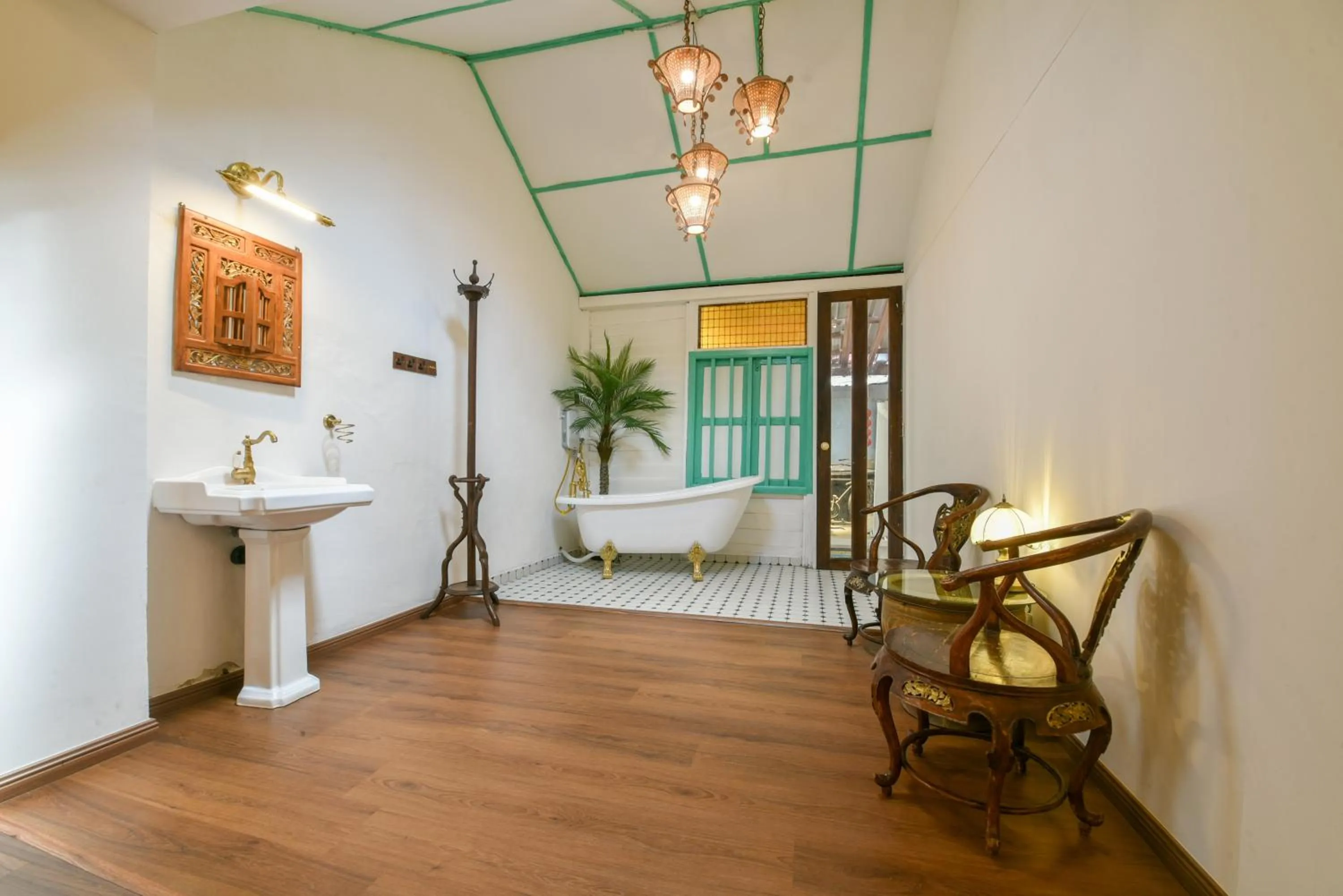 Bath in Ohana House @ 15 Kuli