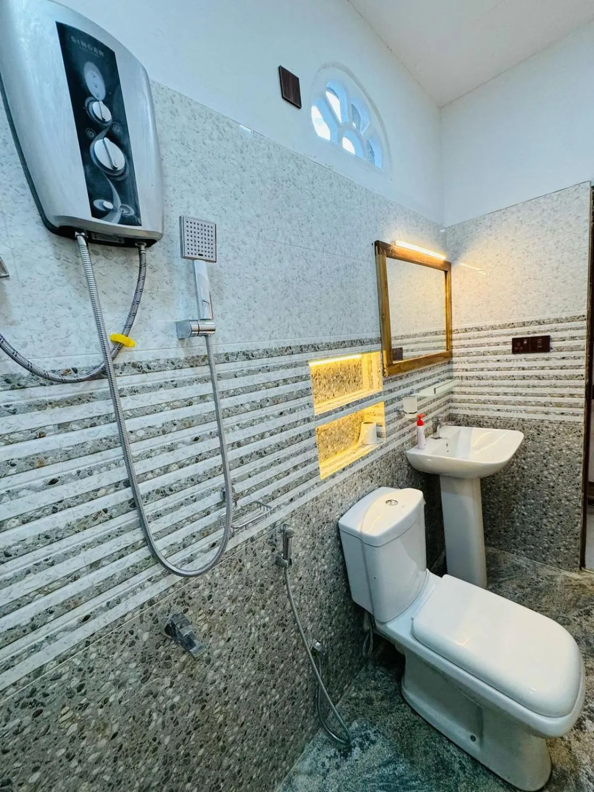 Shower in Beach Wave Hotel