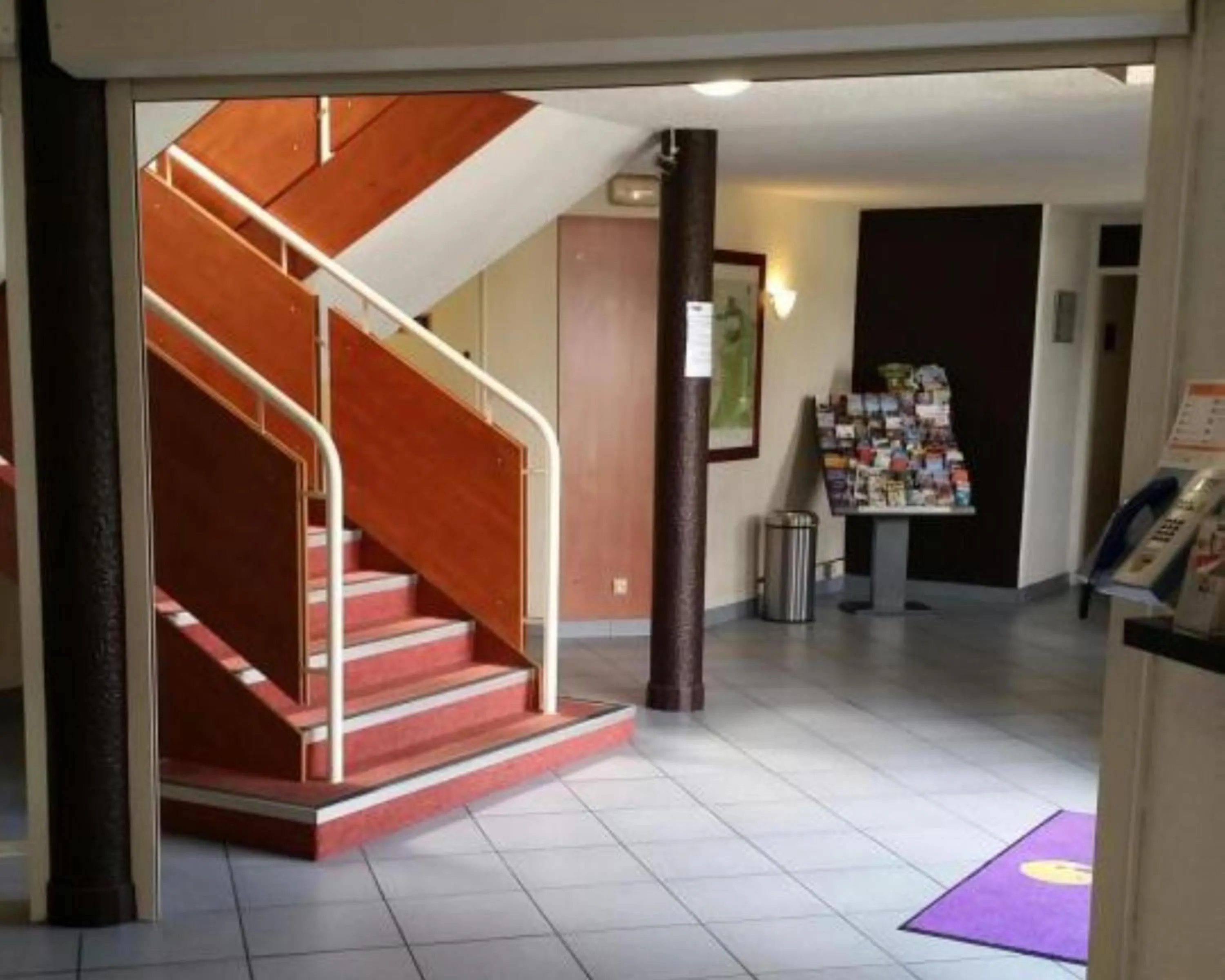 Lobby or reception in Kyriad Chantilly