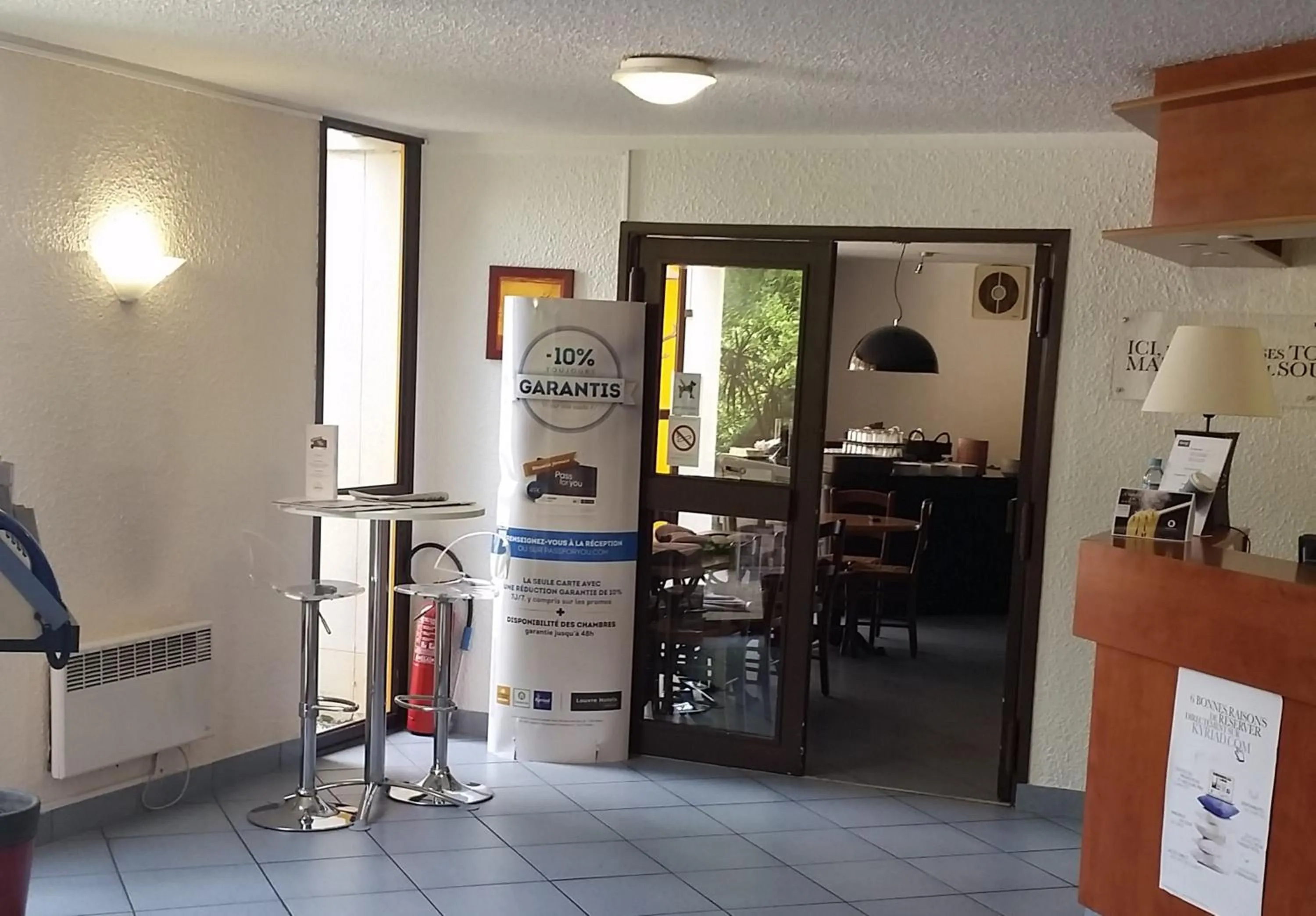 Lobby or reception in Kyriad Chantilly