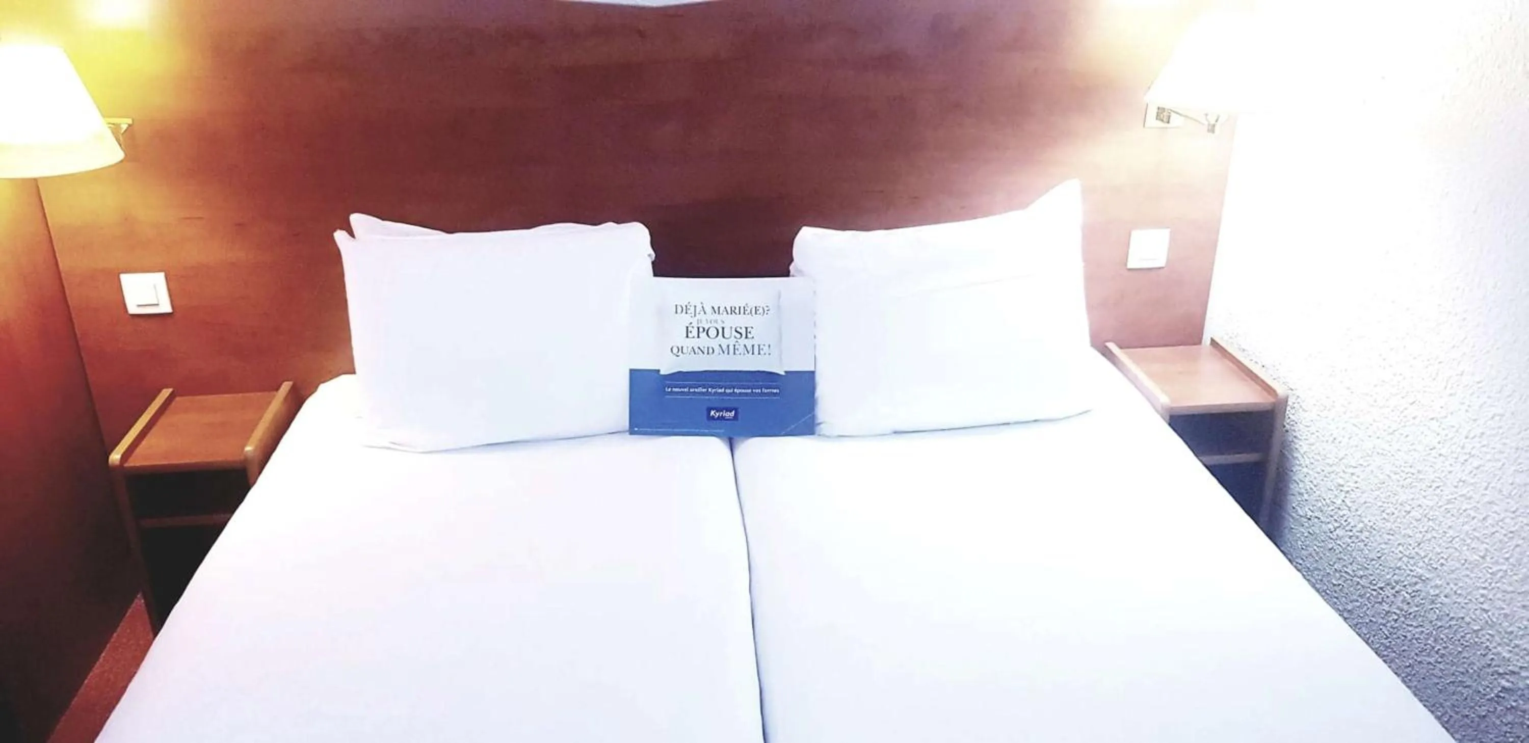 Bedroom, Bed in Kyriad Chantilly