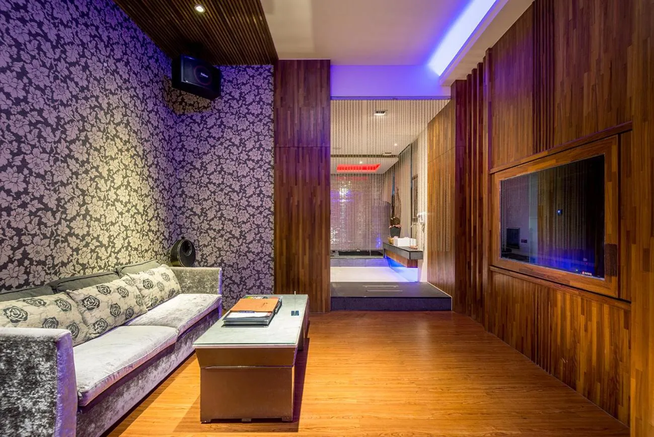 Living room, Bed in Norway Forest SPA Motel