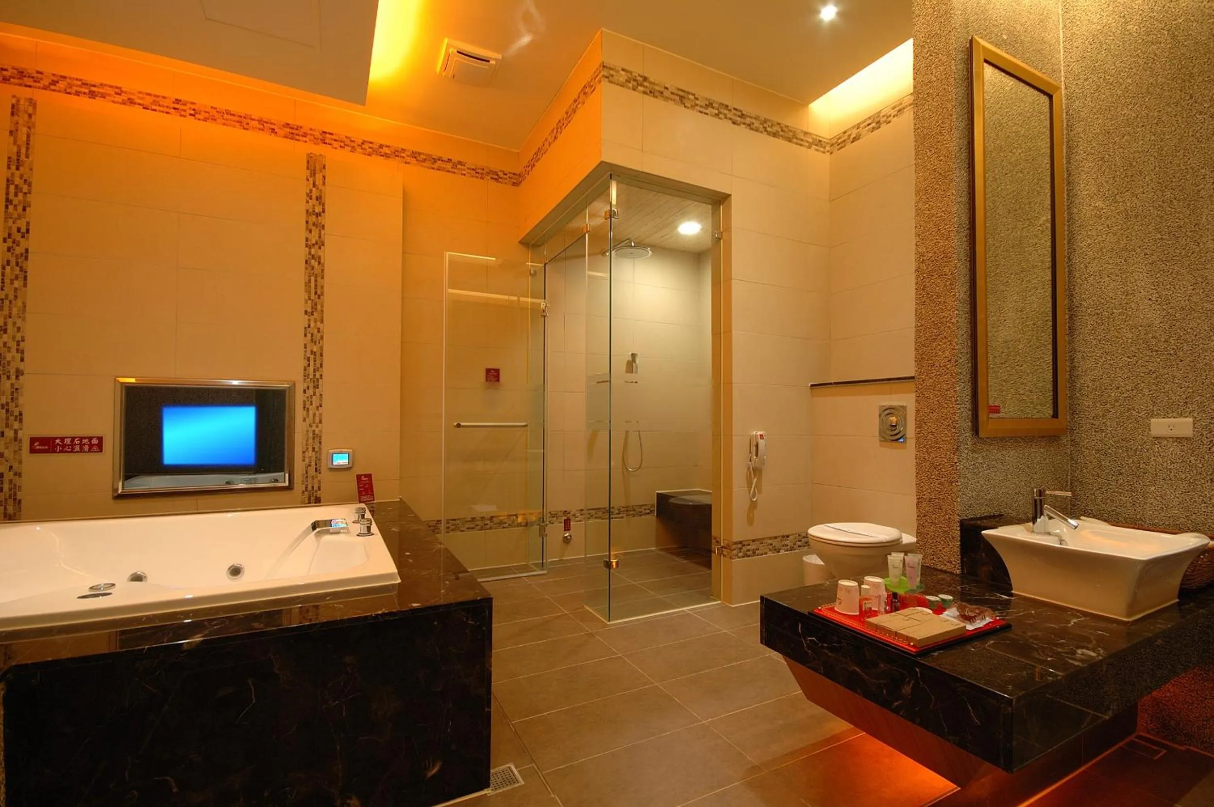 Shower in Norway Forest SPA Motel