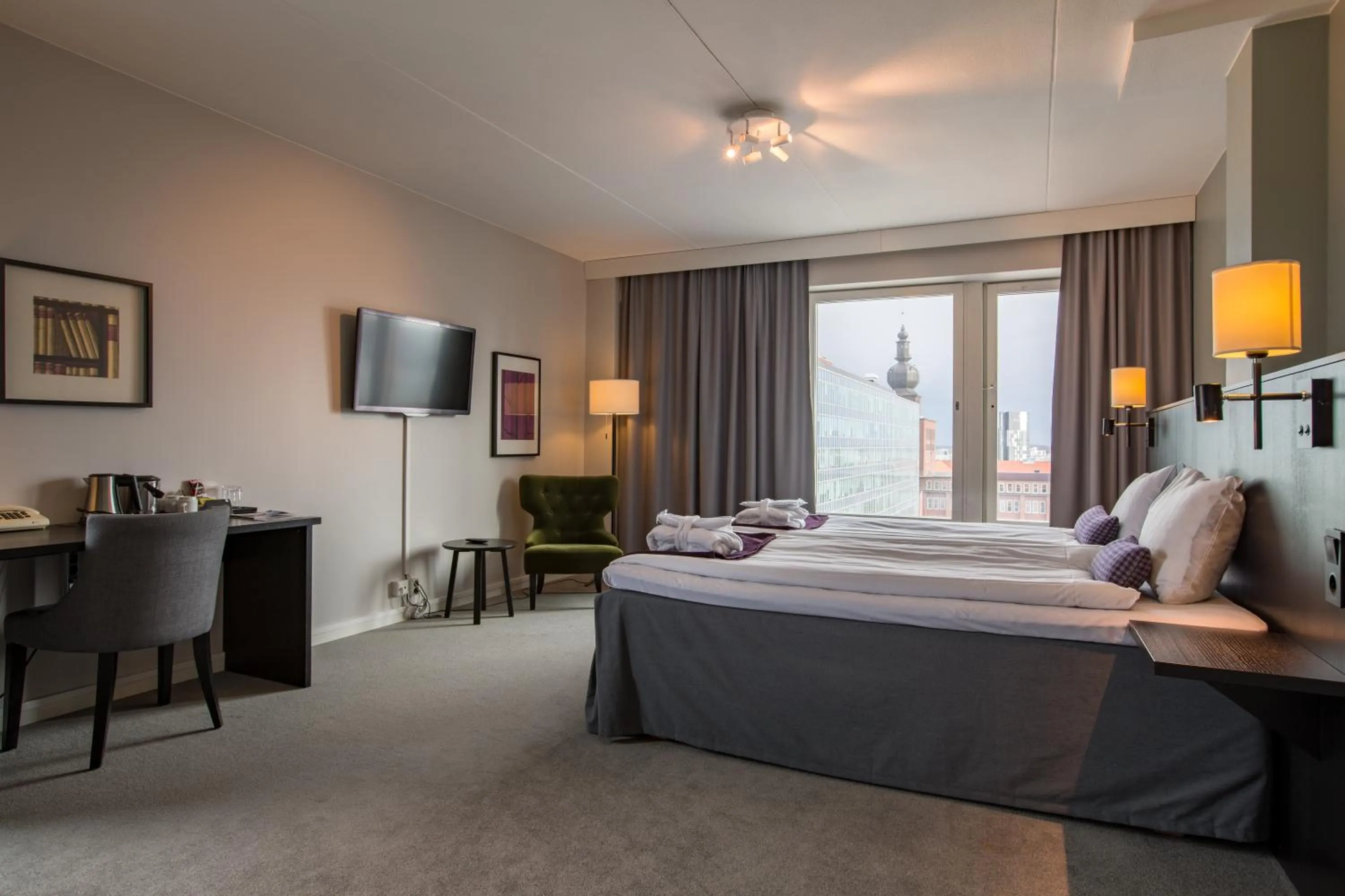 Photo of the whole room, Bed in Best Western Plus Hotel Plaza