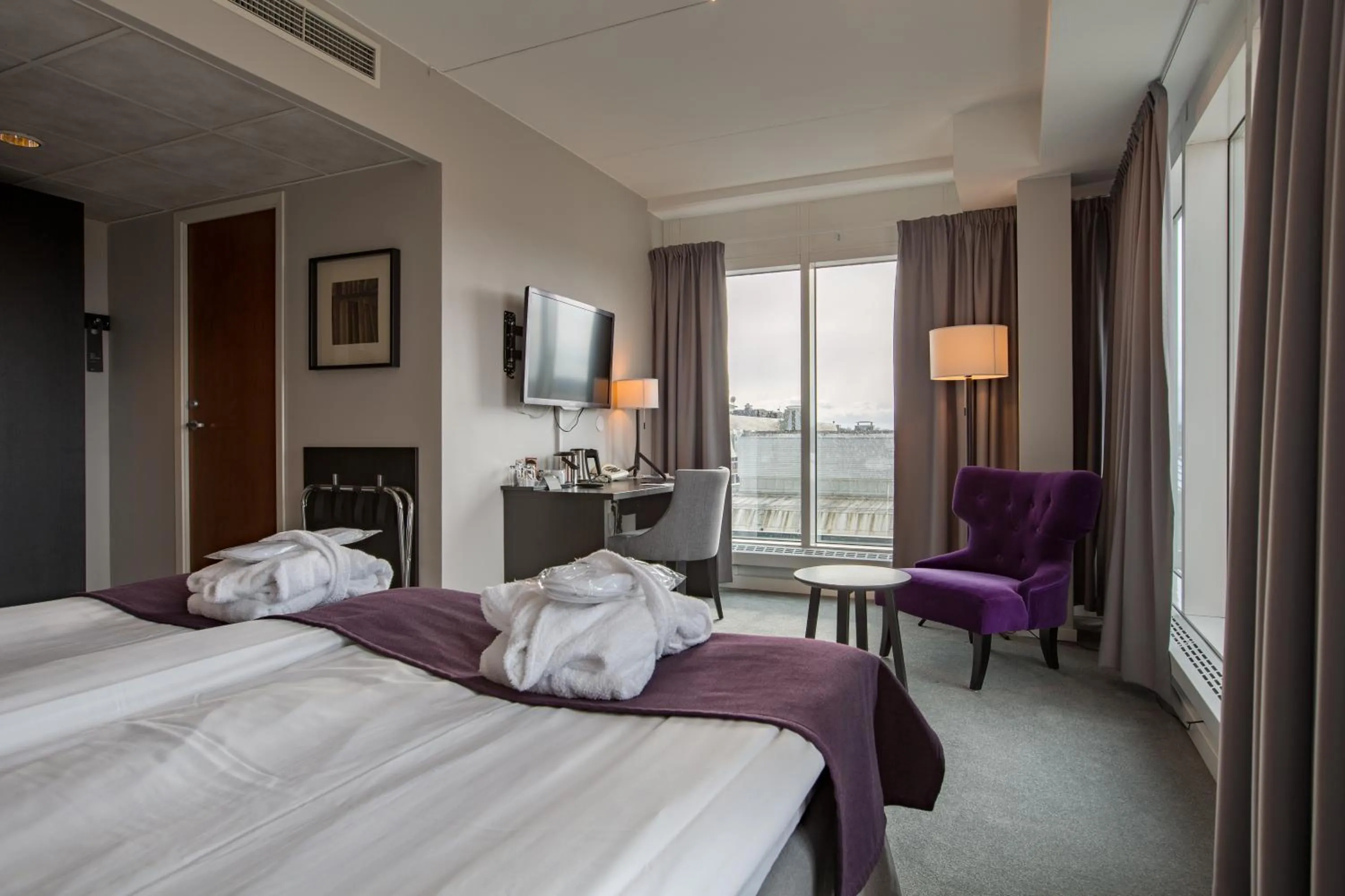 Photo of the whole room, Bed in Best Western Plus Hotel Plaza