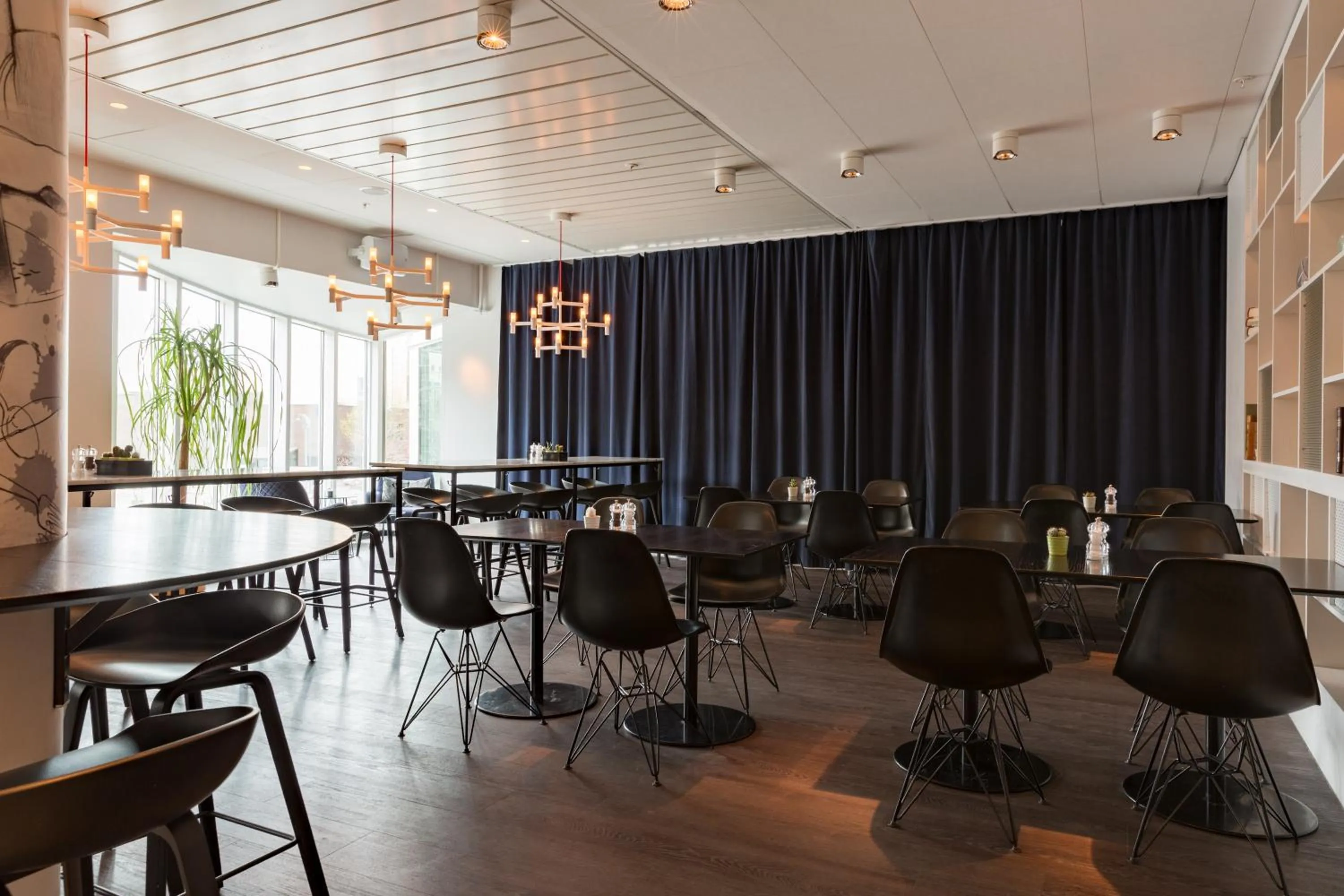 Restaurant/places to eat in Best Western Plus Hotel Plaza